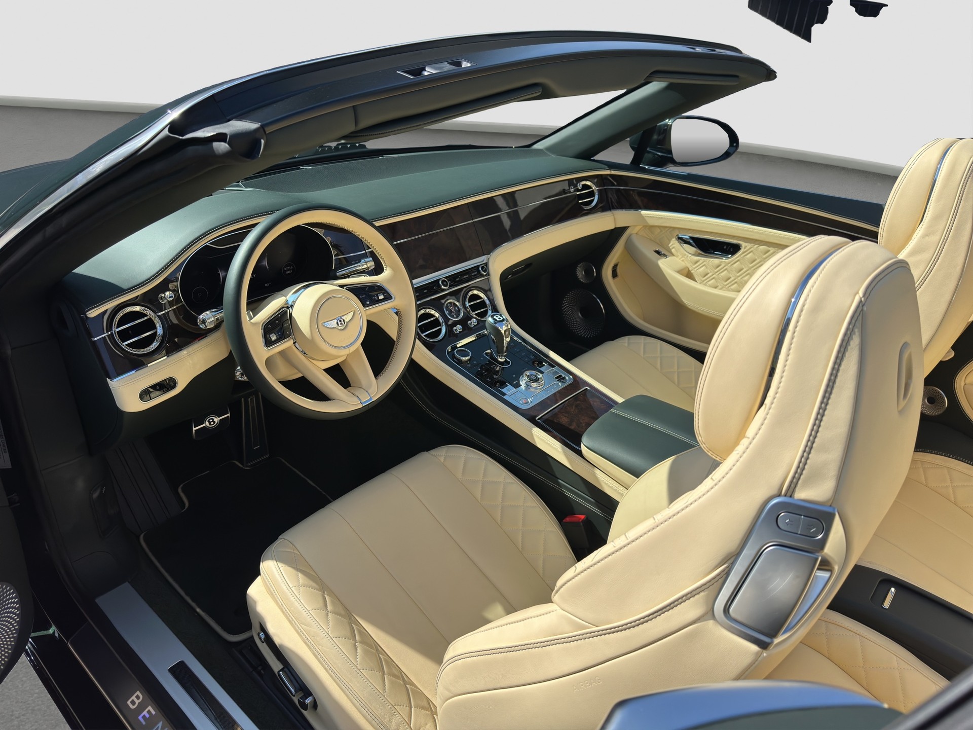BENTLEY Continental GTC 4.0 V8 Mulliner-image-6