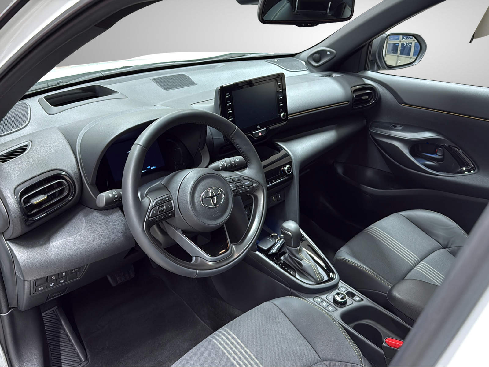 TOYOTA Yaris Cross 1.5 Adventure e-CVT AWDi-image-6