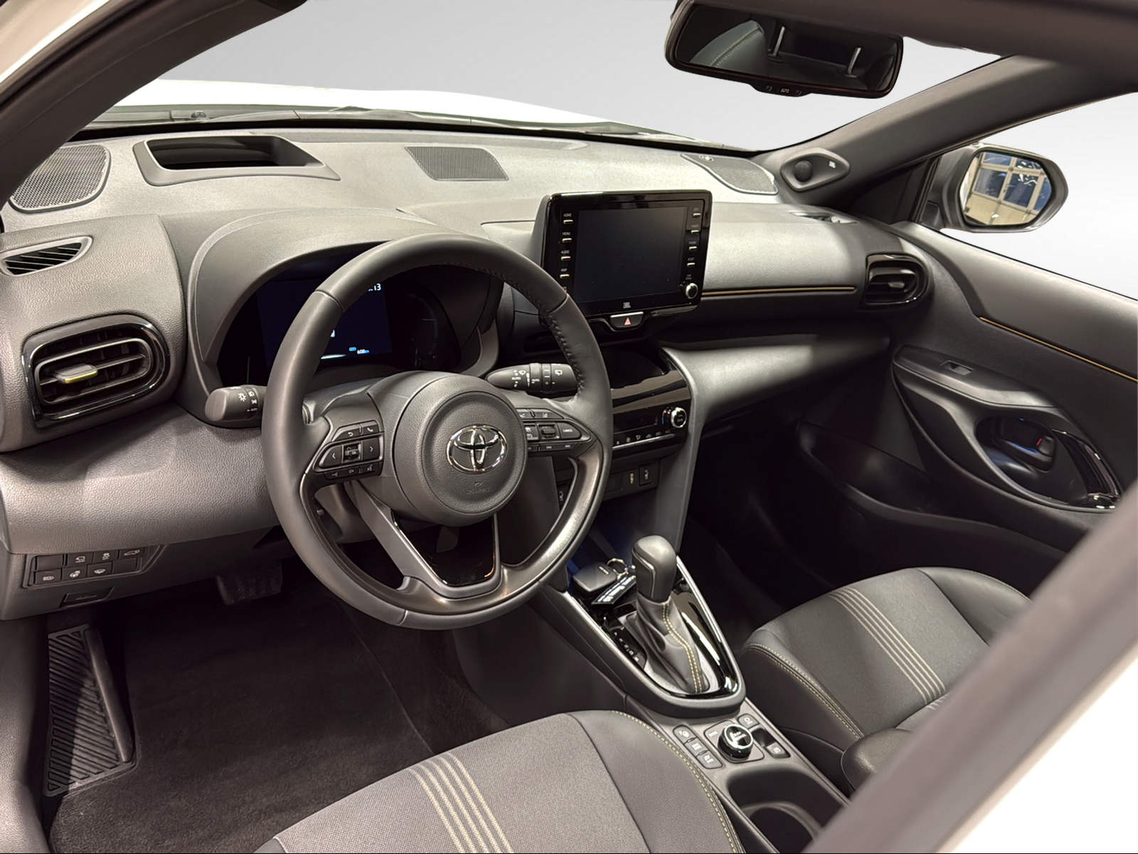 TOYOTA Yaris Cross 1.5 Adventure e-CVT AWDi-image-7