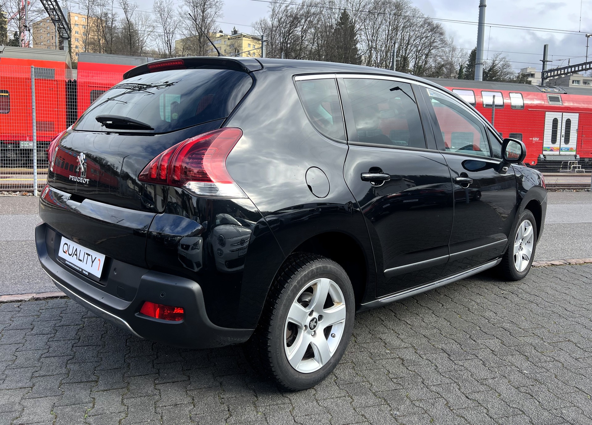 PEUGEOT 3008 2.0 Blue HDI Allure-image-6