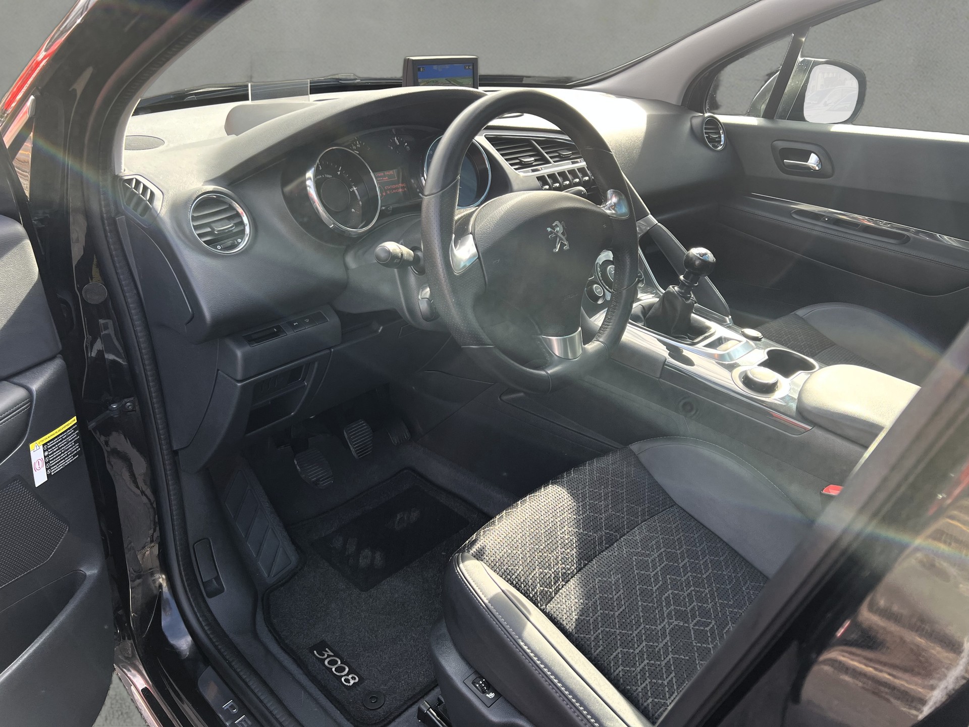 PEUGEOT 3008 2.0 Blue HDI Allure-image-11