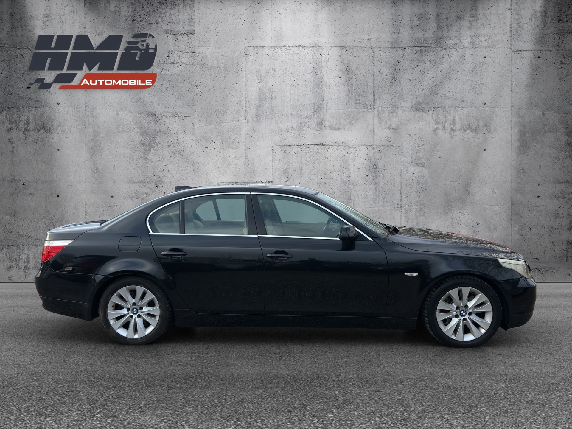 BMW 545i-image-6