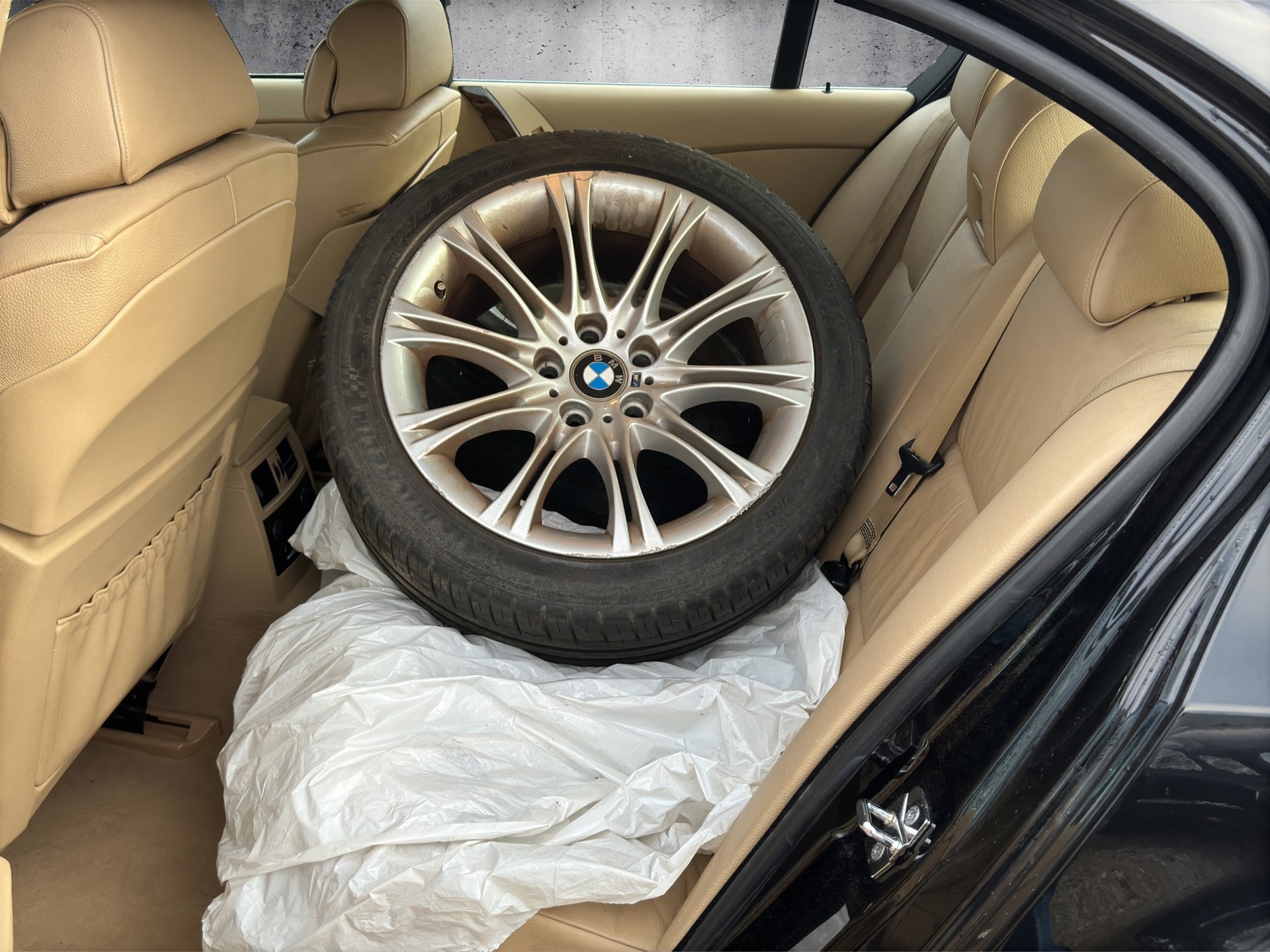 BMW 545i-image-12
