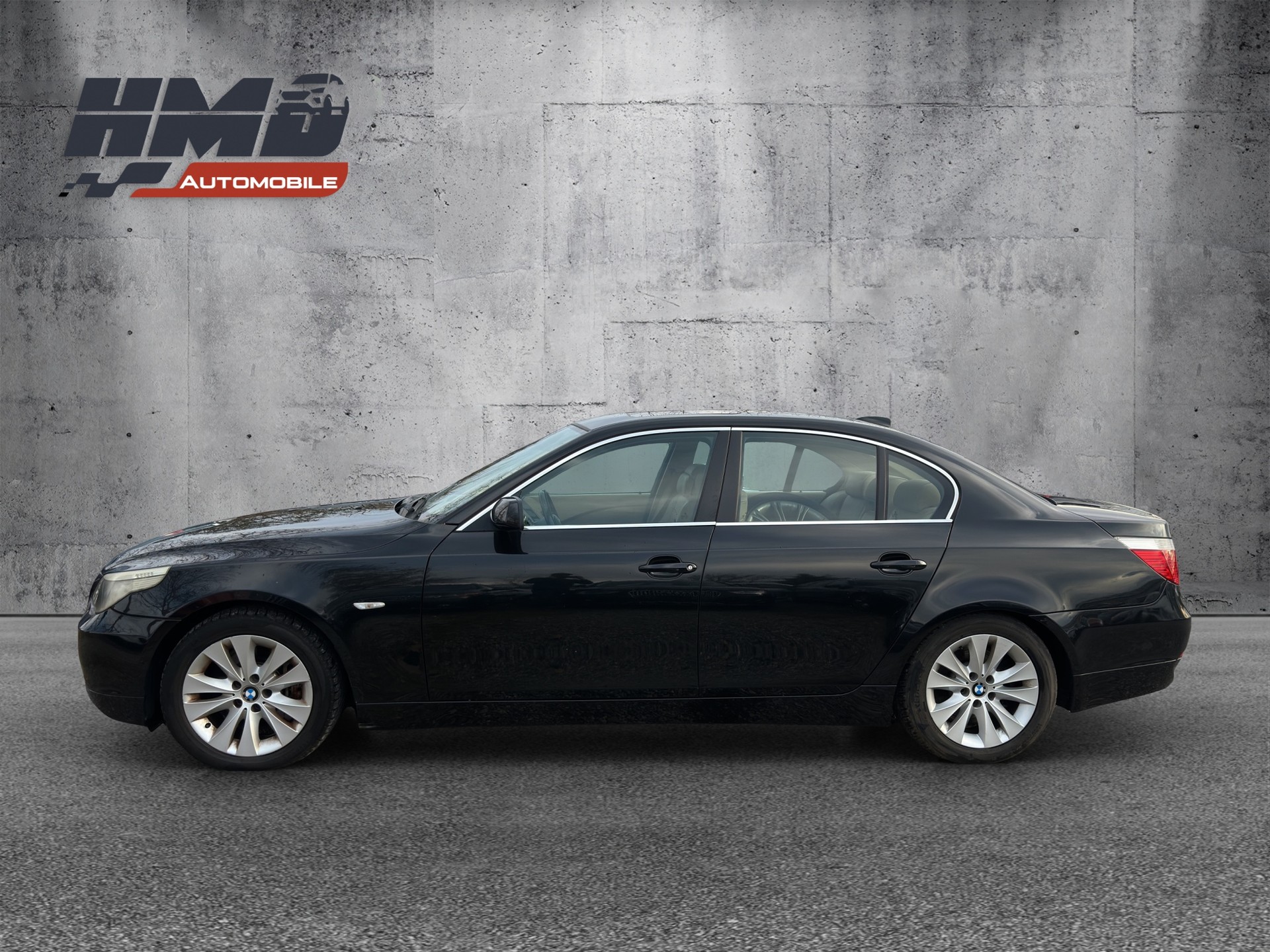 BMW 545i-image-2
