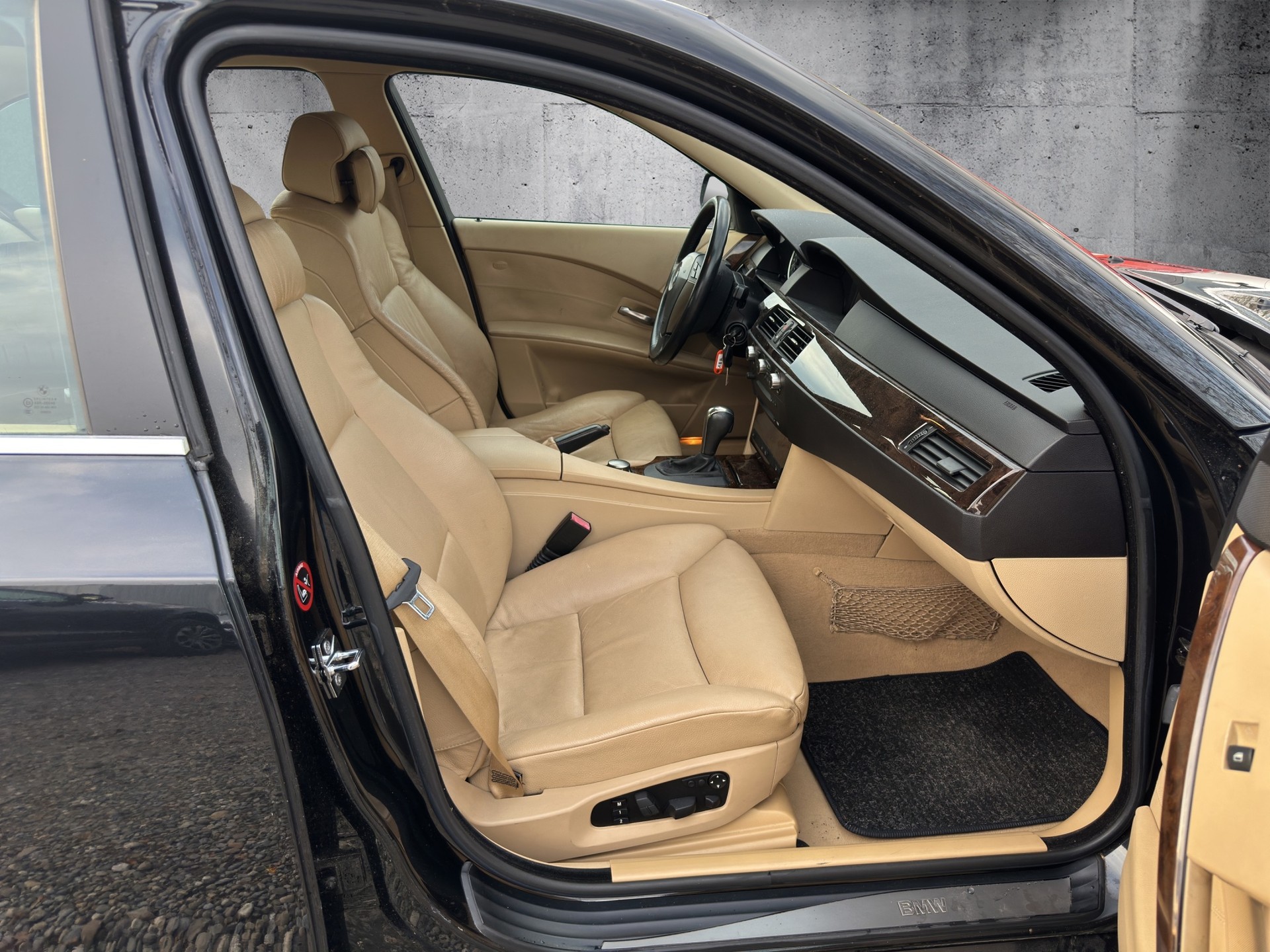 BMW 545i-image-11