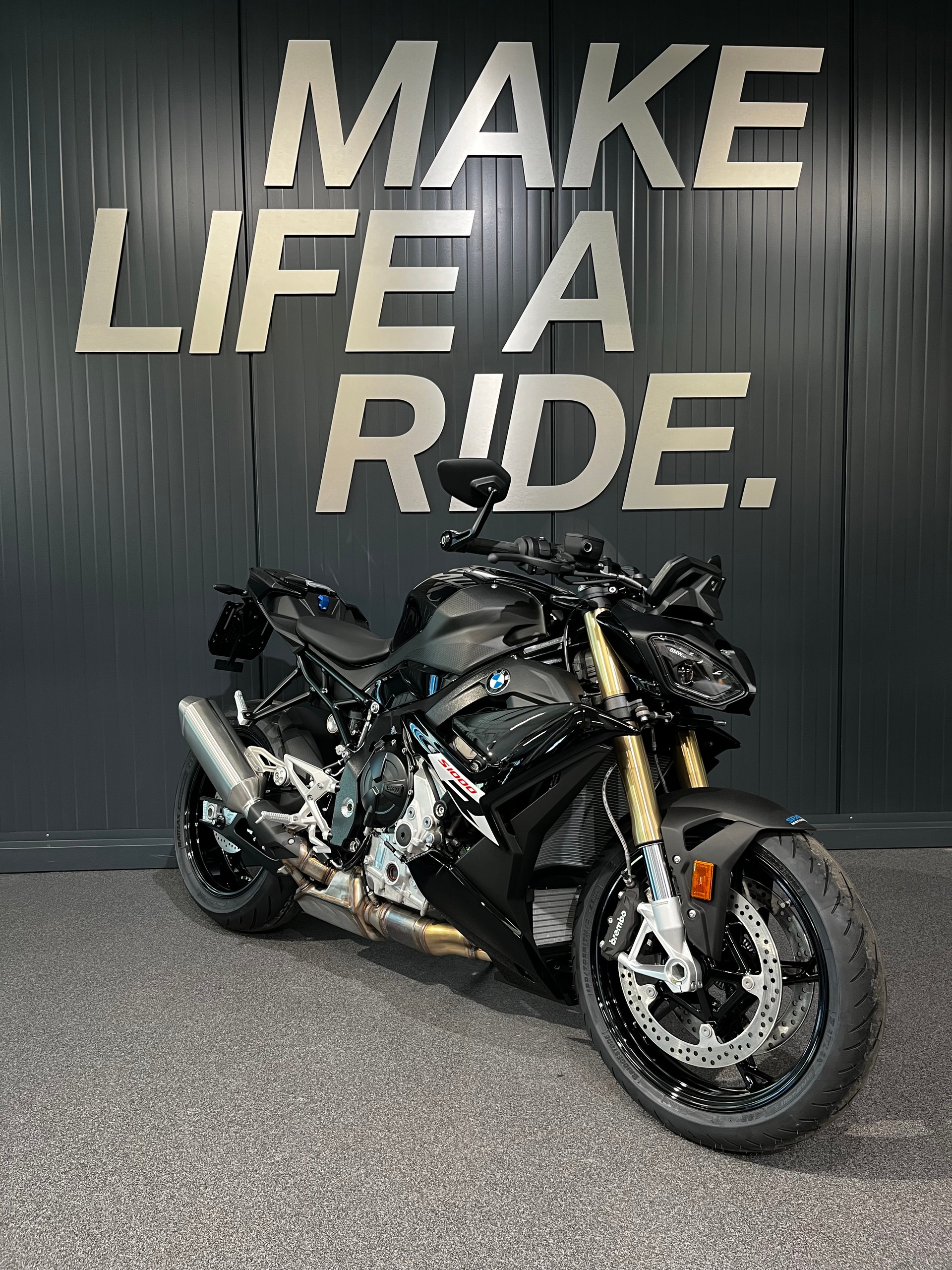 BMW S 1000 R-image-1