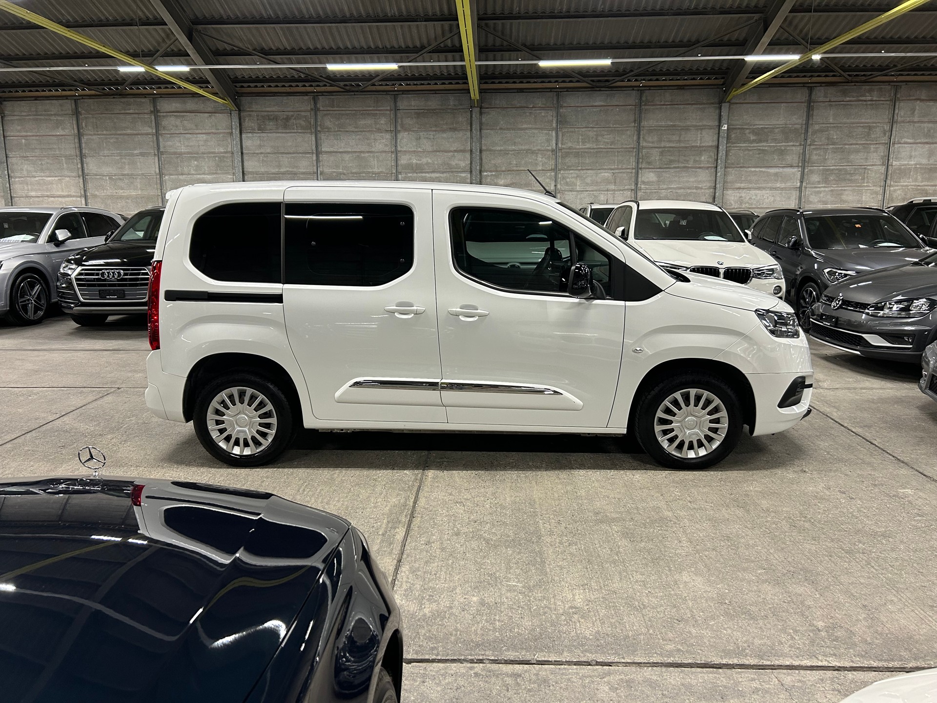 TOYOTA Proace City Verso 1.5 Combi Medium-image-2