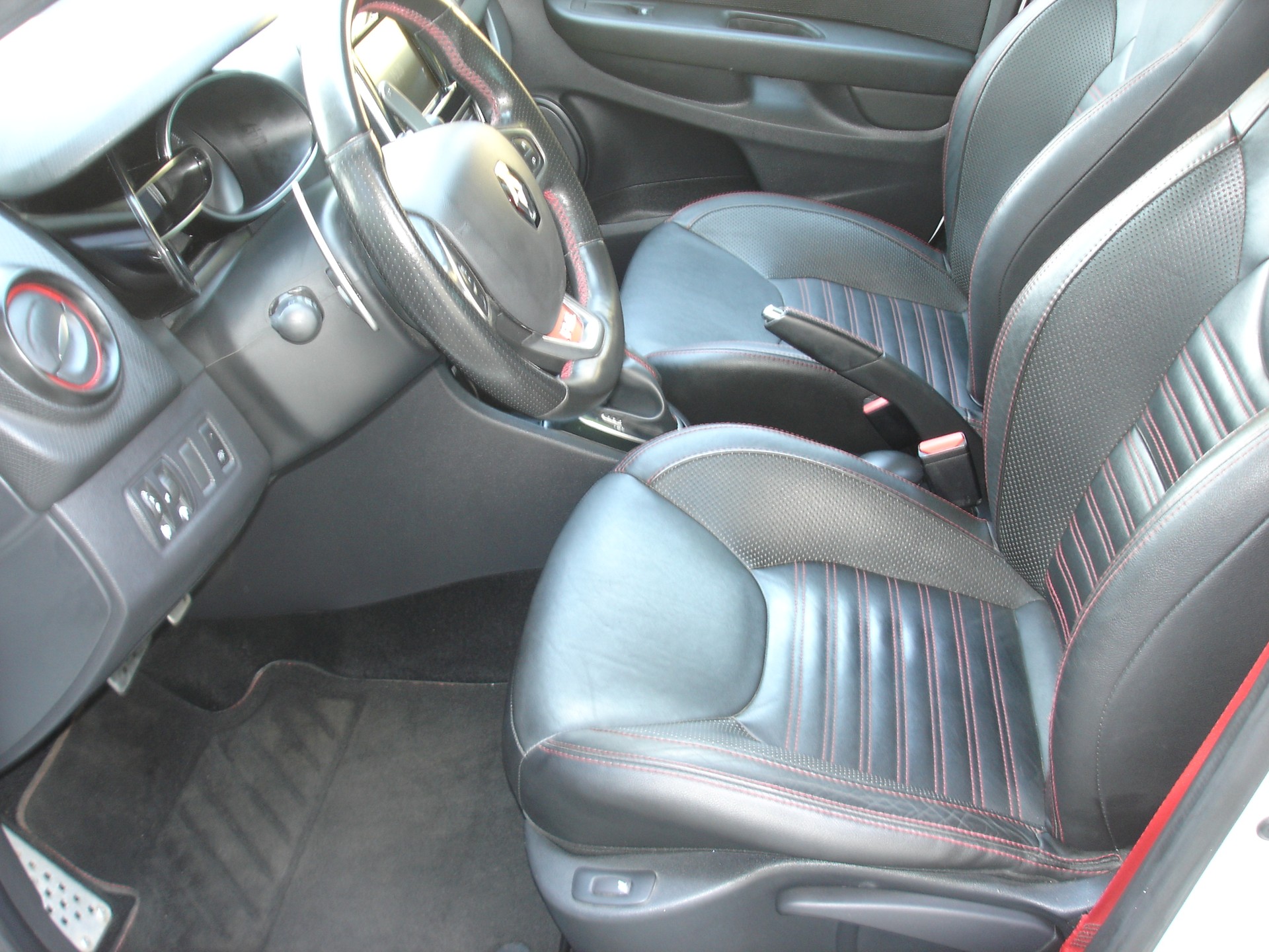 RENAULT Clio 1.6 T RS 220 Trophy EDC-image-7
