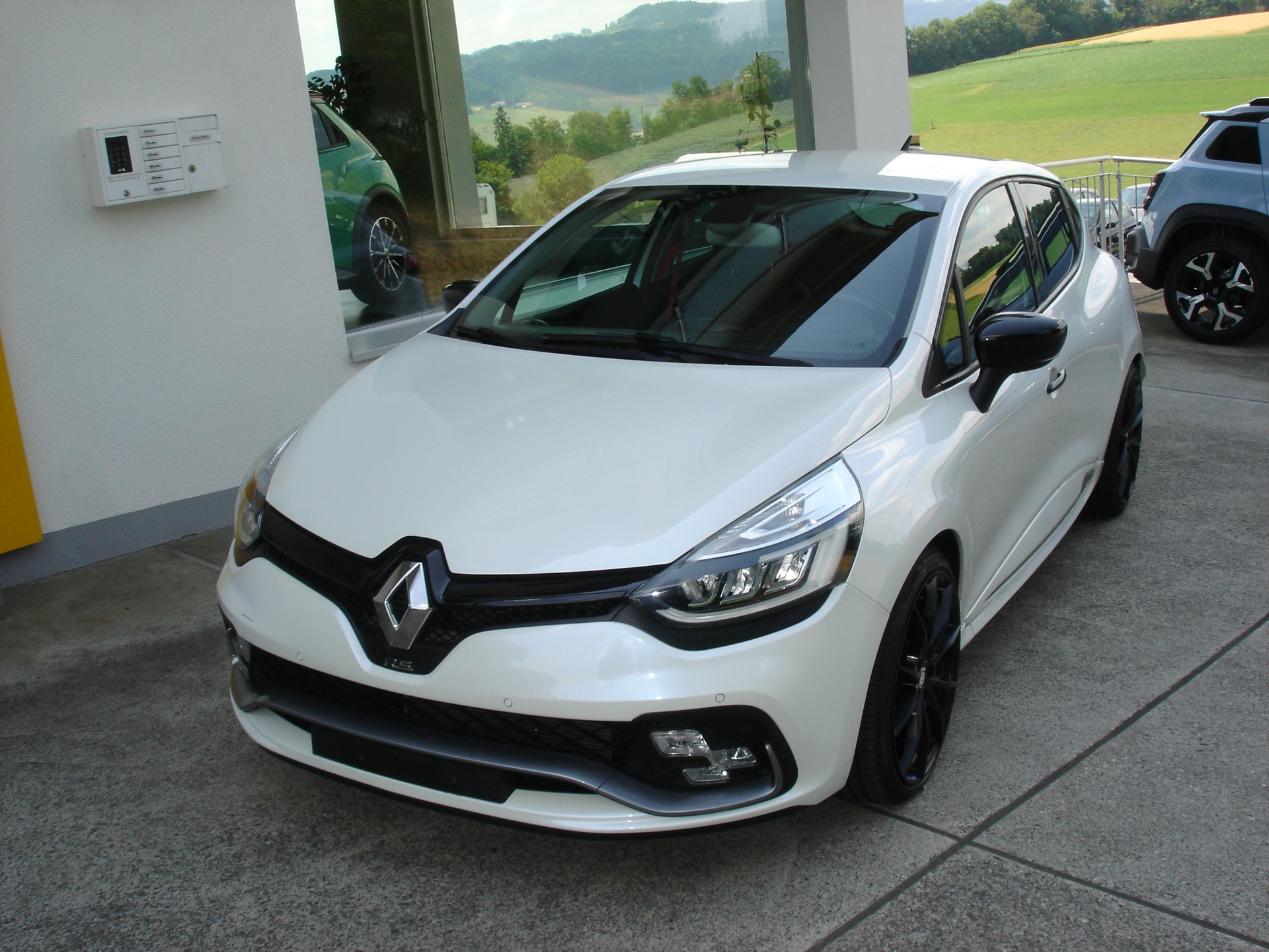 RENAULT Clio 1.6 T RS 220 Trophy EDC-showroom-element-1