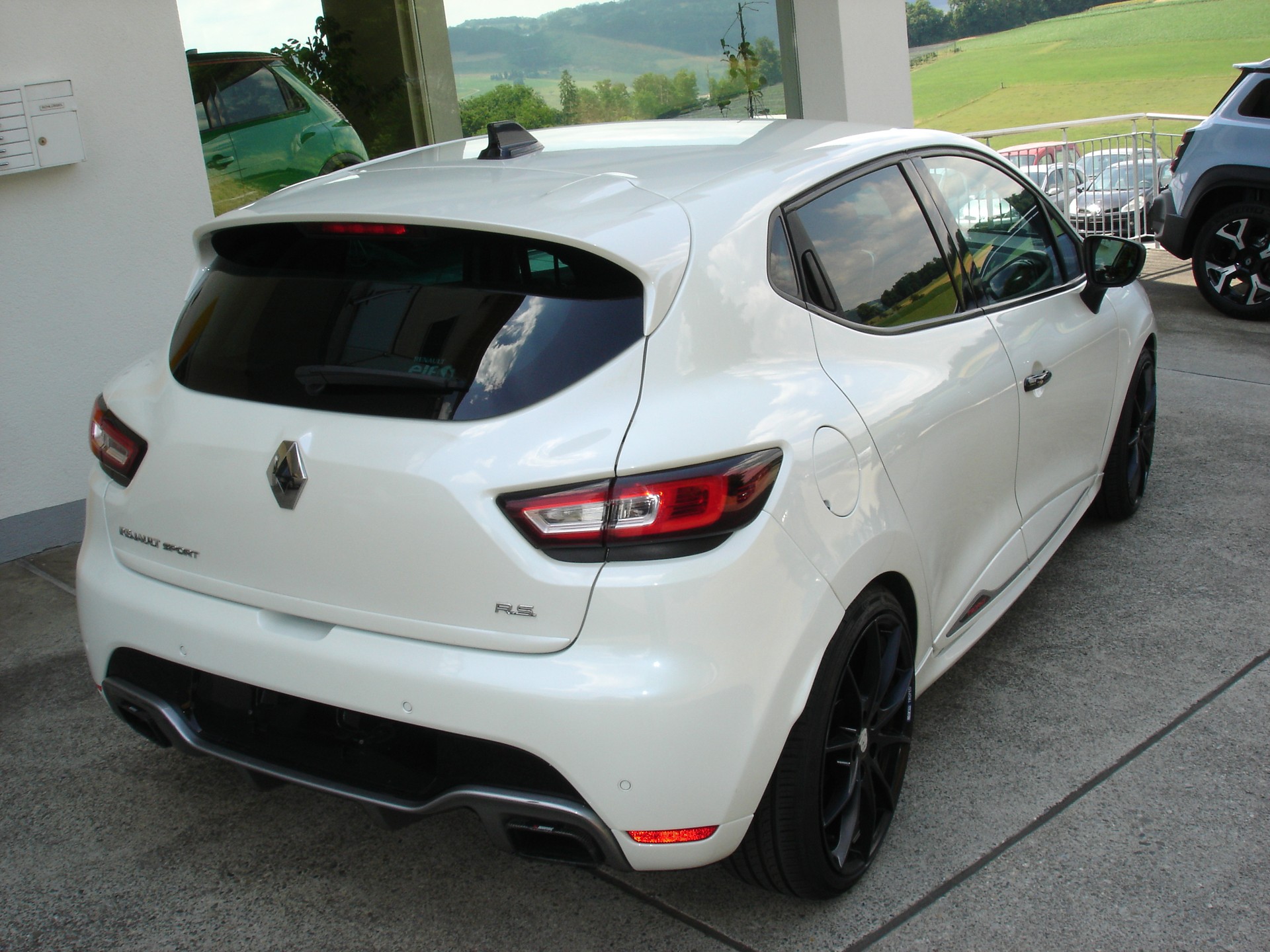 RENAULT Clio 1.6 T RS 220 Trophy EDC-showroom-element-3