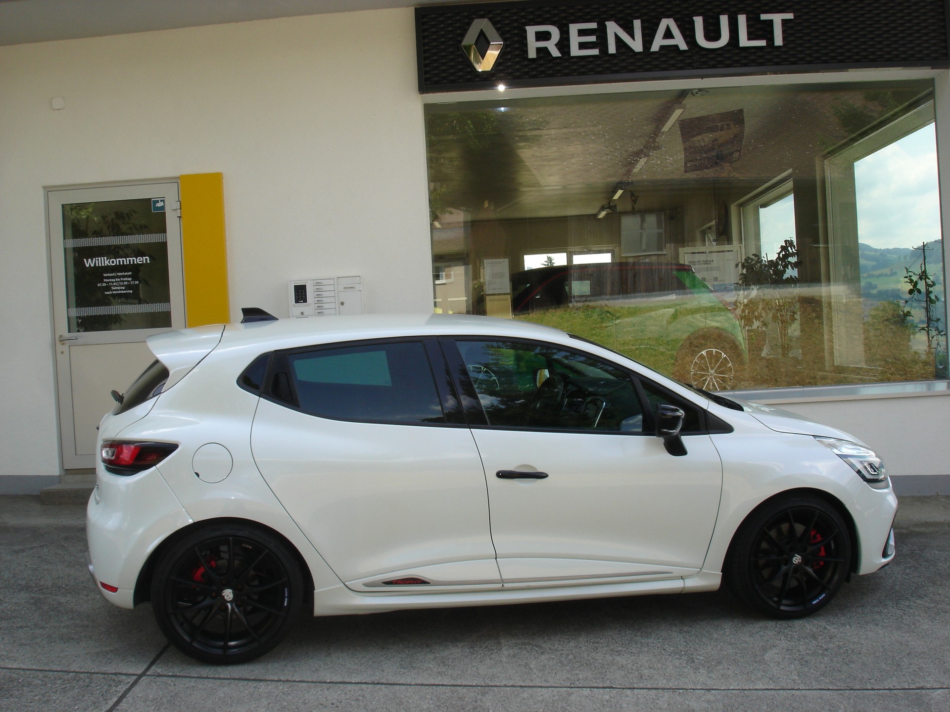 RENAULT Clio 1.6 T RS 220 Trophy EDC-showroom-element-2
