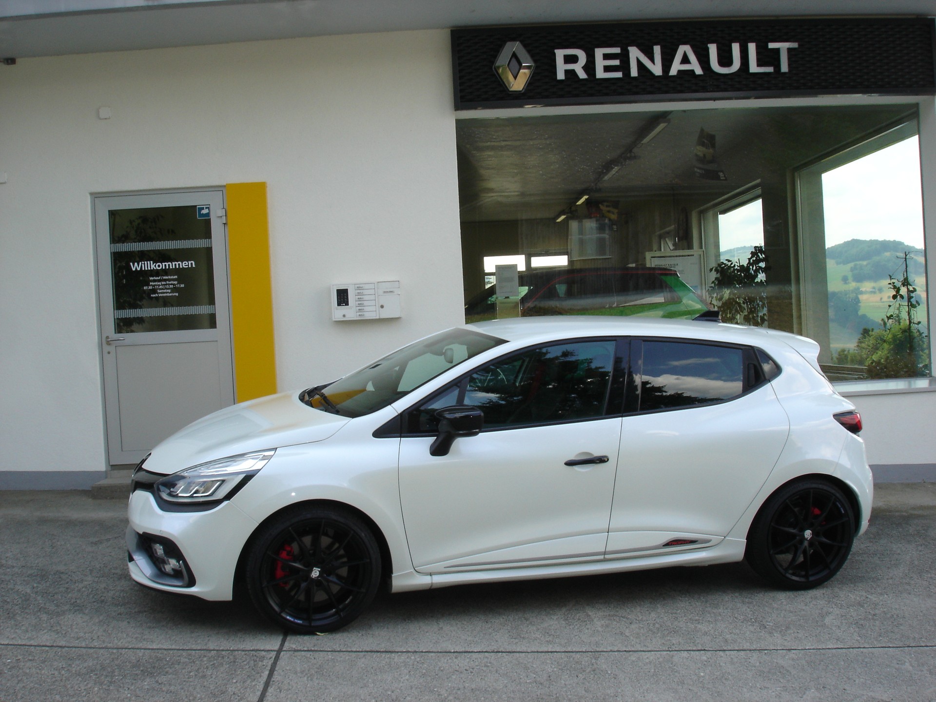 RENAULT Clio 1.6 T RS 220 Trophy EDC