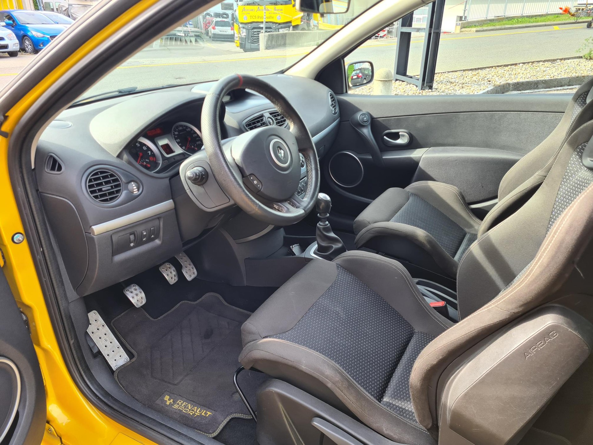 RENAULT Clio 2.0 16V Sport F1 Team-image-6