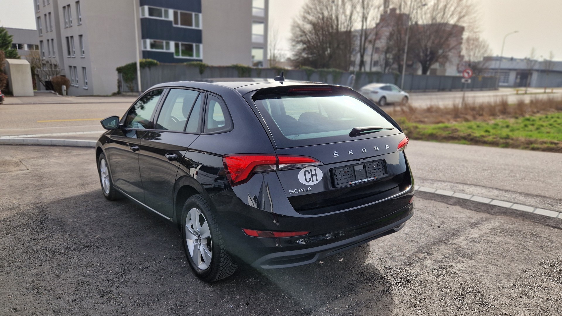 SKODA Scala 1.0 TSI Ambition-image-3