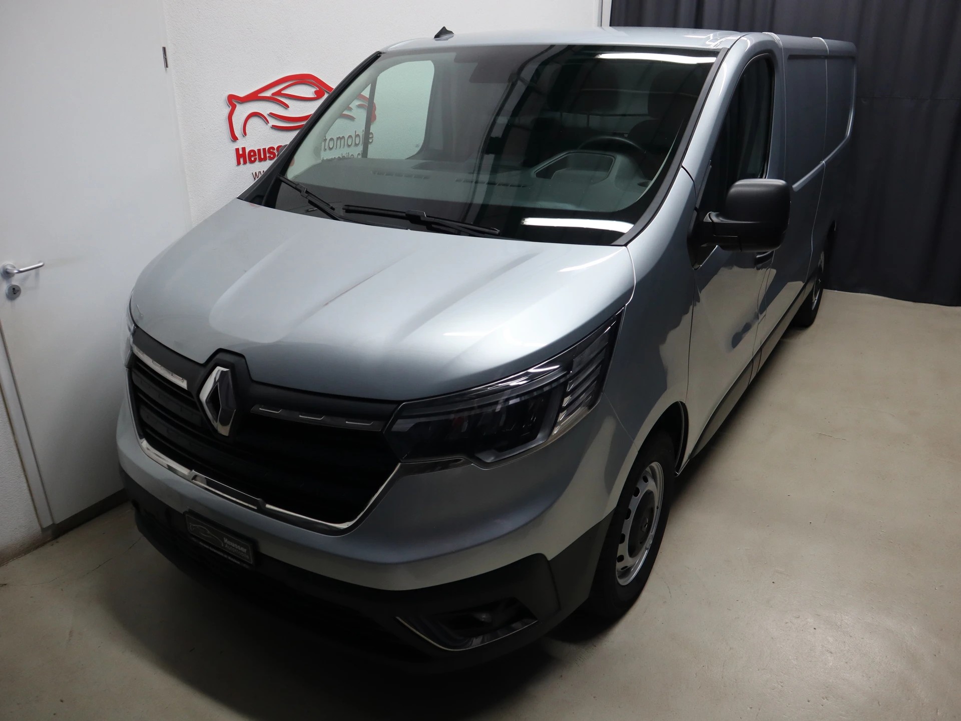 RENAULT Trafic 2.0 Blue dCi 130 Advance L2H1 EN - LED - Sitzheizung - 3 Sitze - Kamera - 130 PS-showroom-element-2