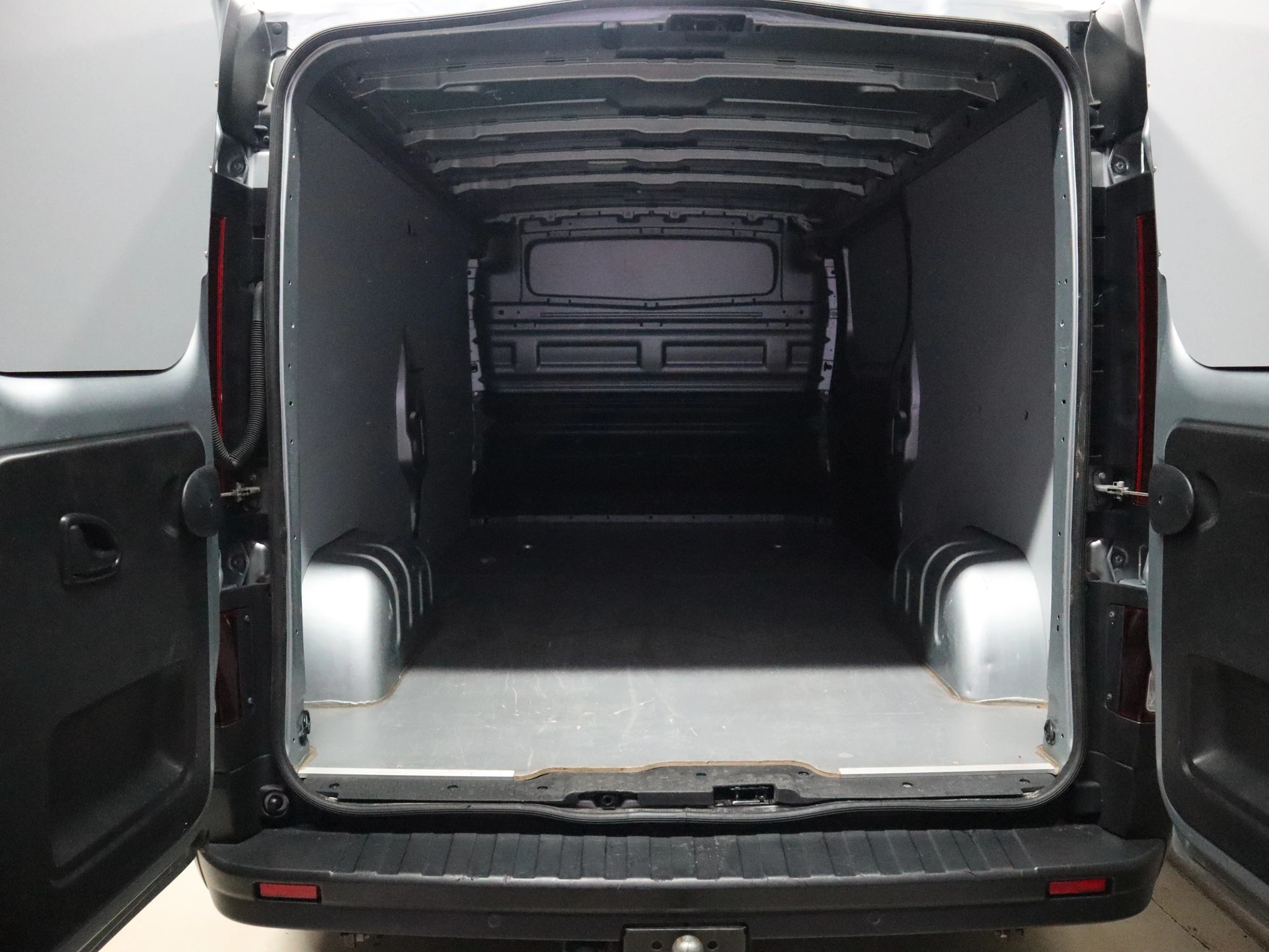 RENAULT Trafic 2.0 Blue dCi 130 Advance L2H1 EN - LED - Sitzheizung - 3 Sitze - Kamera - 130 PS-image-5