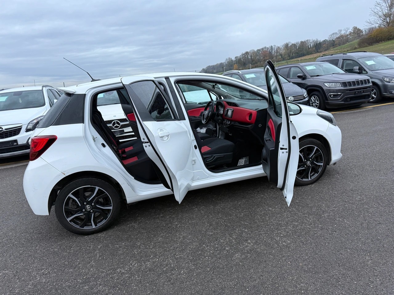 TOYOTA Yaris 1.33 Luna-image-3