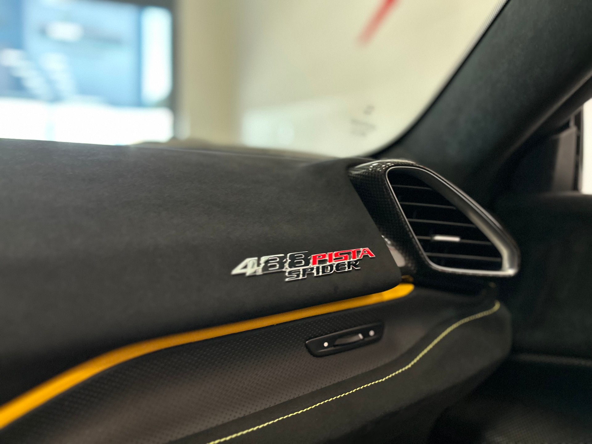 FERRARI 488 Pista Spider 3.9 V8-image-17