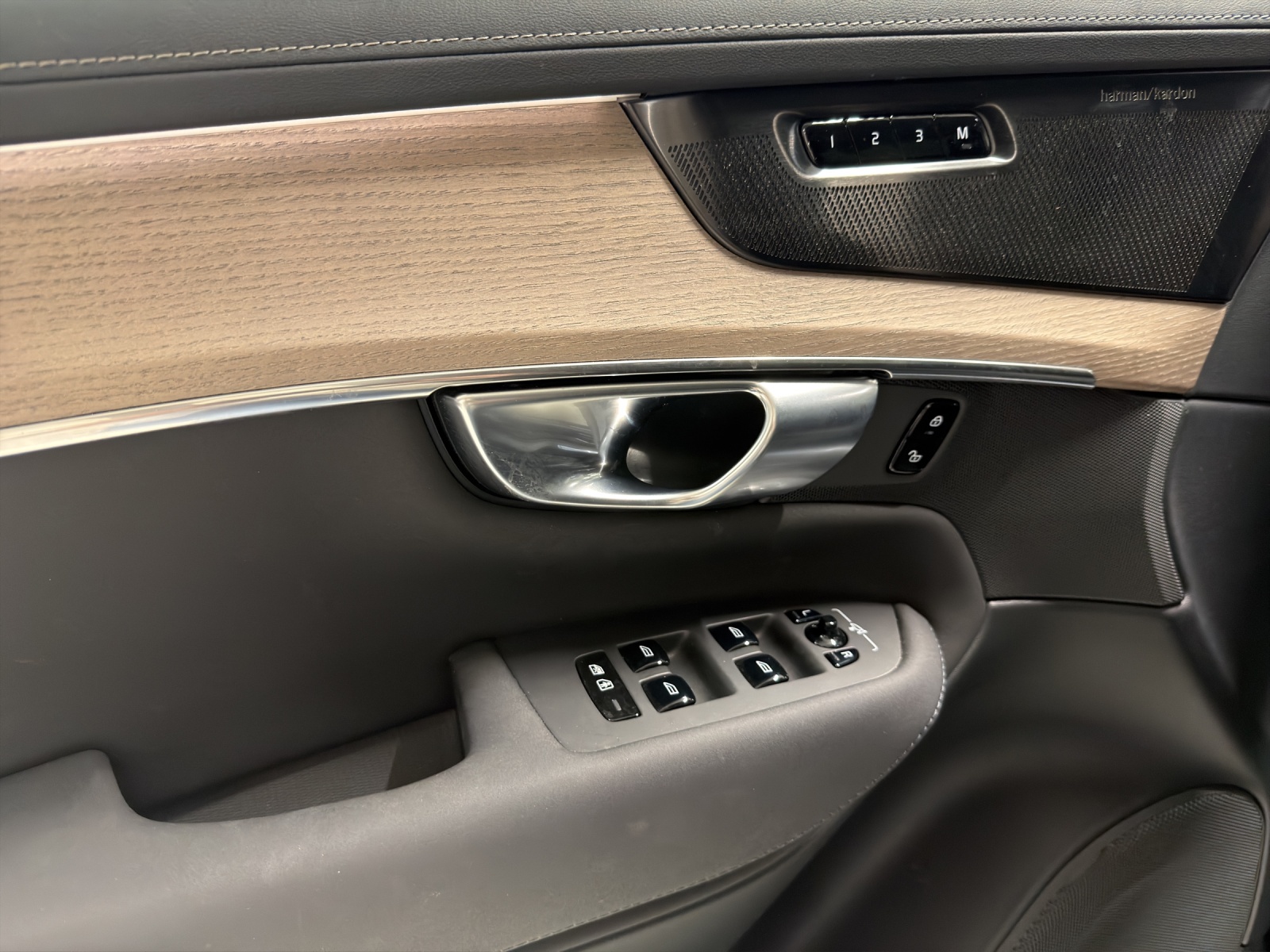 VOLVO XC90 T8 eAWD PluginHybrid Plus Dark Geartronic-image-10