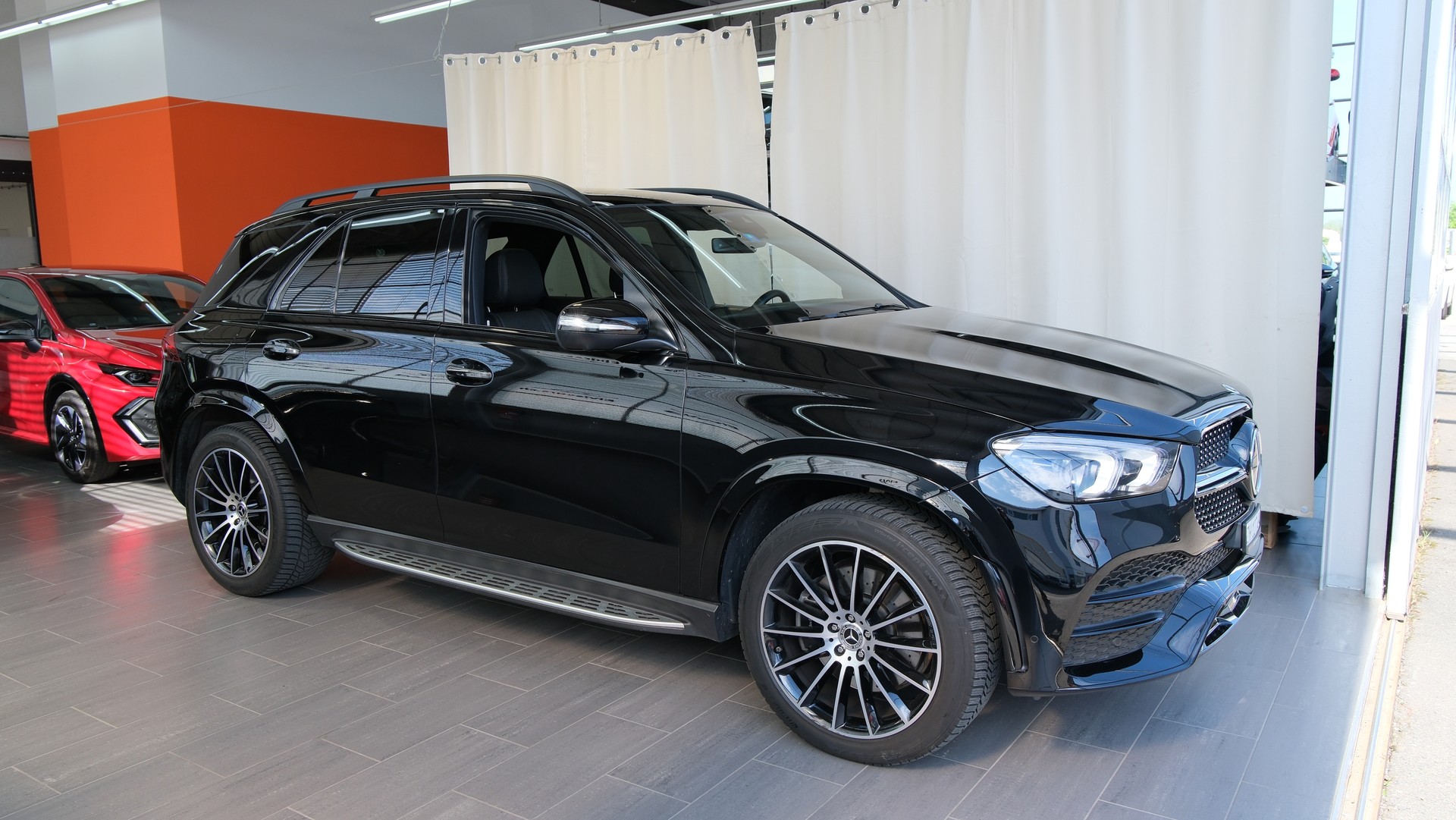 MERCEDES-BENZ GLE 300 d 4Matic AMG Line 9G-Tronic-image-25