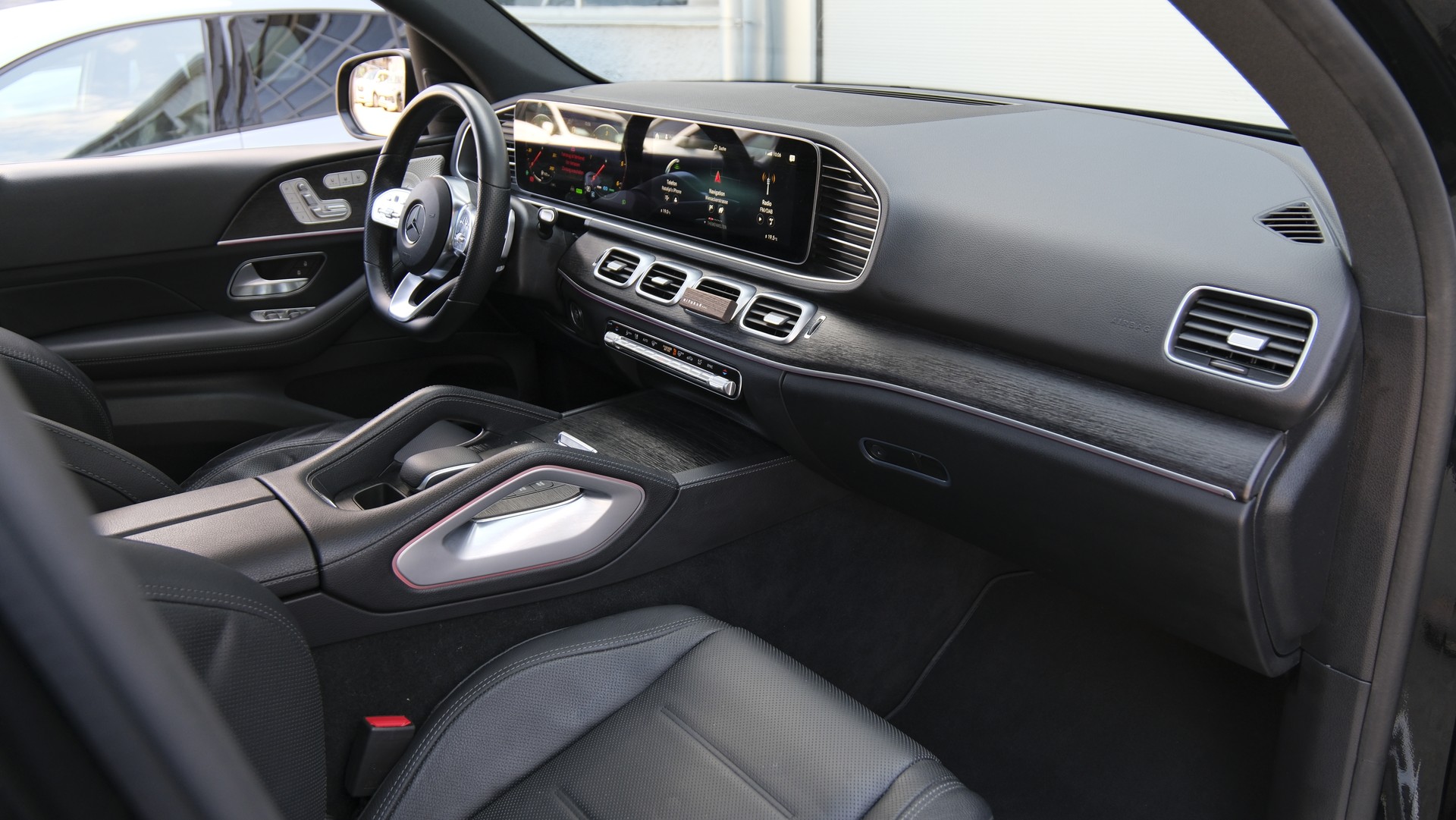 MERCEDES-BENZ GLE 300 d 4Matic AMG Line 9G-Tronic-image-15