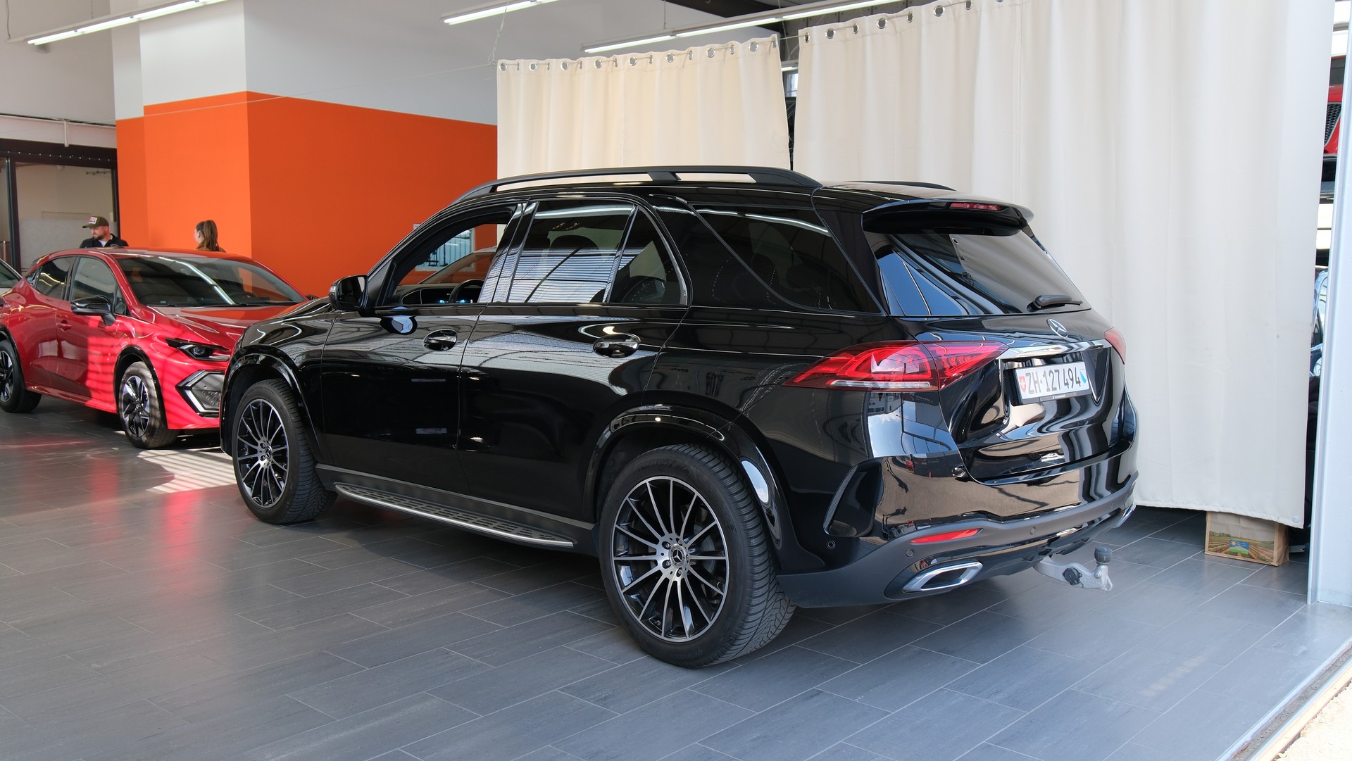MERCEDES-BENZ GLE 300 d 4Matic AMG Line 9G-Tronic-image-10