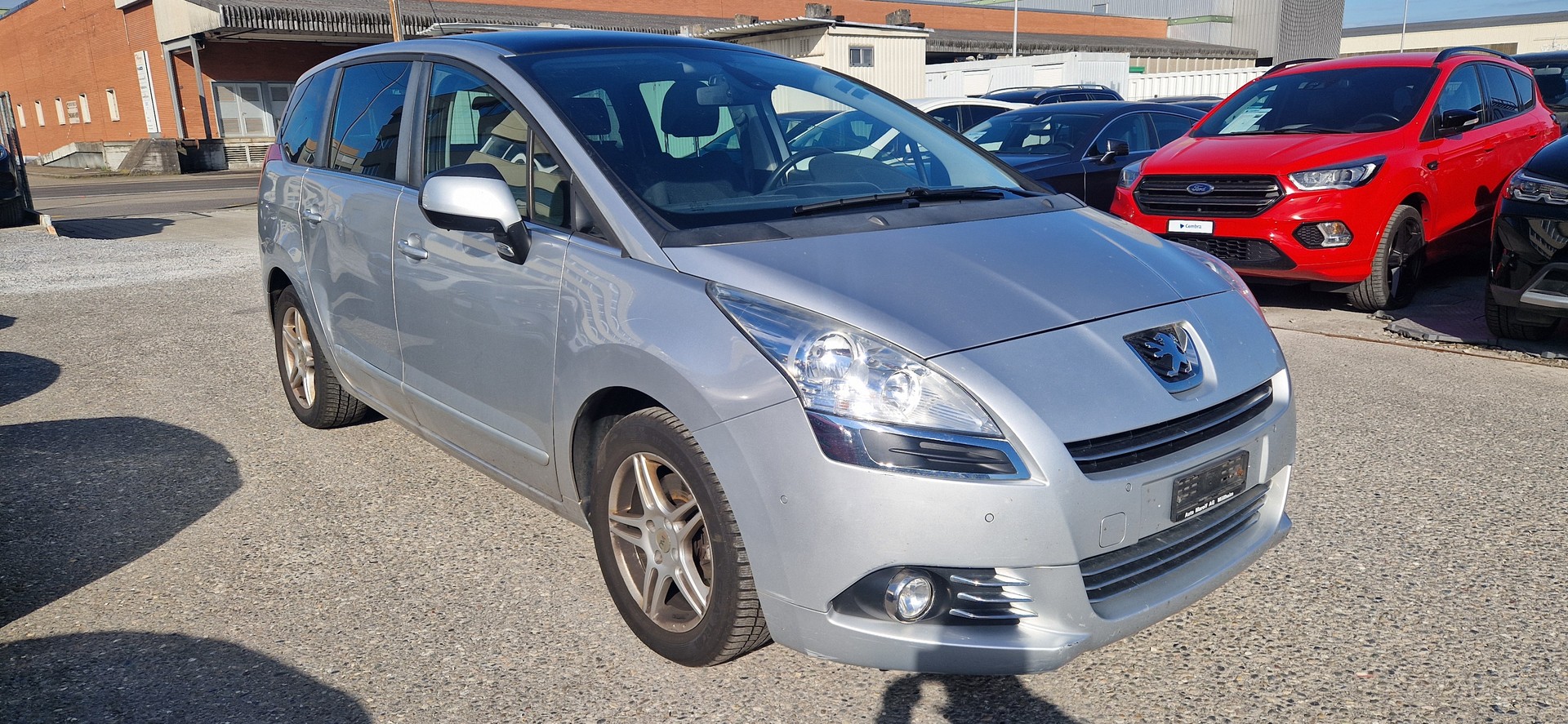 PEUGEOT 5008 2.0 HDI Allure-image-1