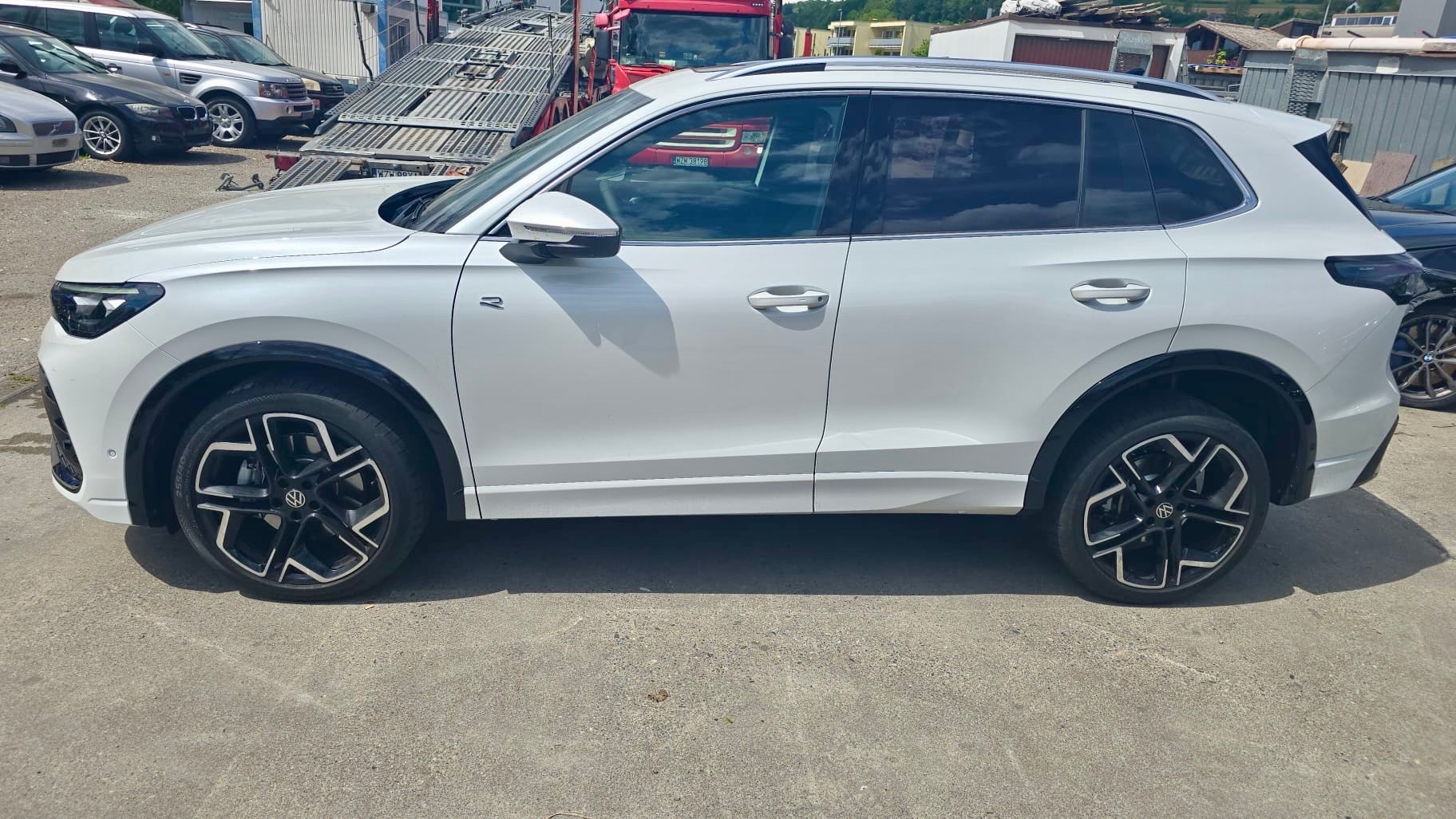 VW Tiguan 2.0 TSI DSG R-Line Plus 4Motion-image-2