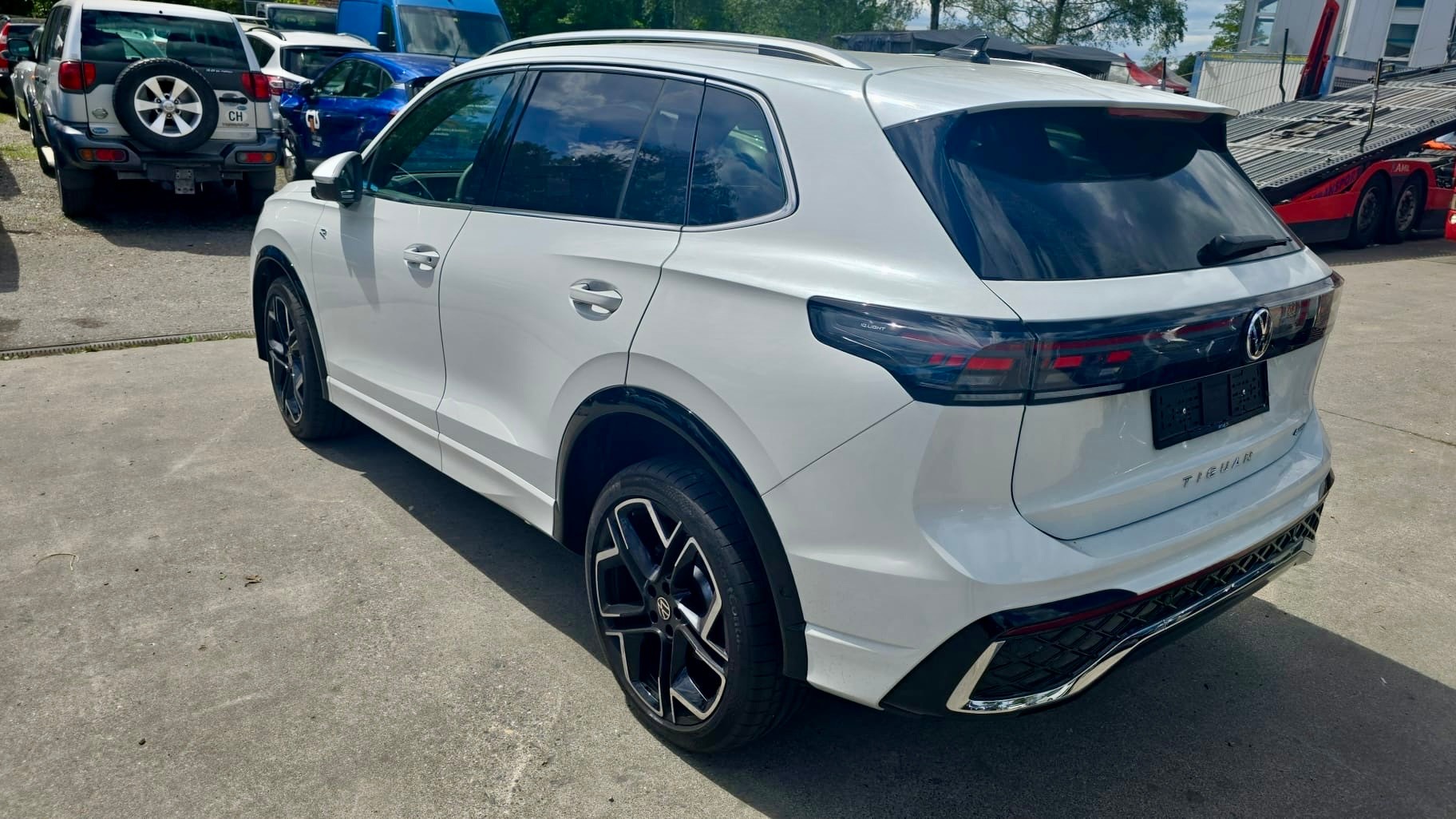 VW Tiguan 2.0 TSI DSG R-Line Plus 4Motion-image-5