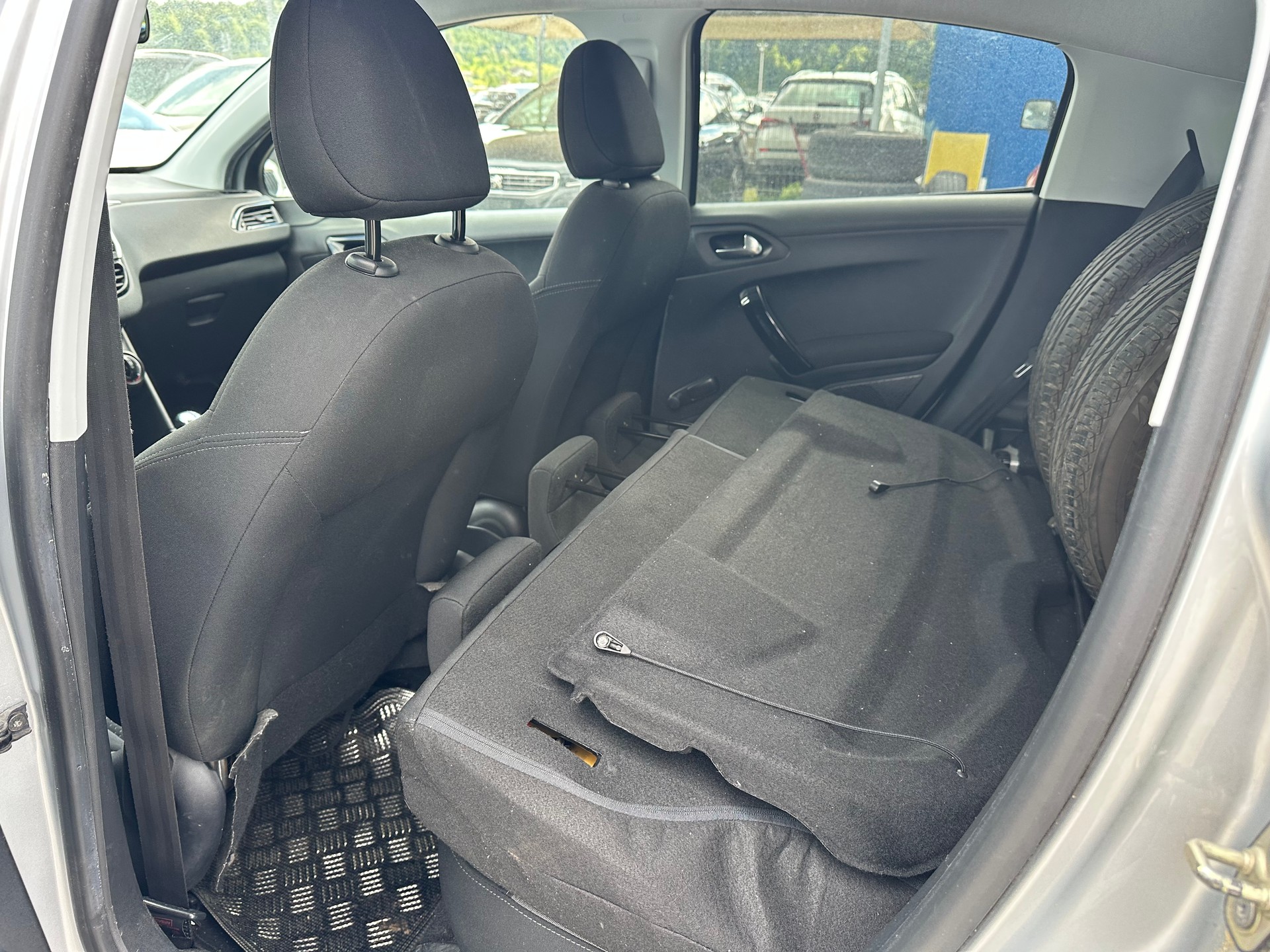 PEUGEOT 208 1.2 e-VTI Active EGS5-image-12