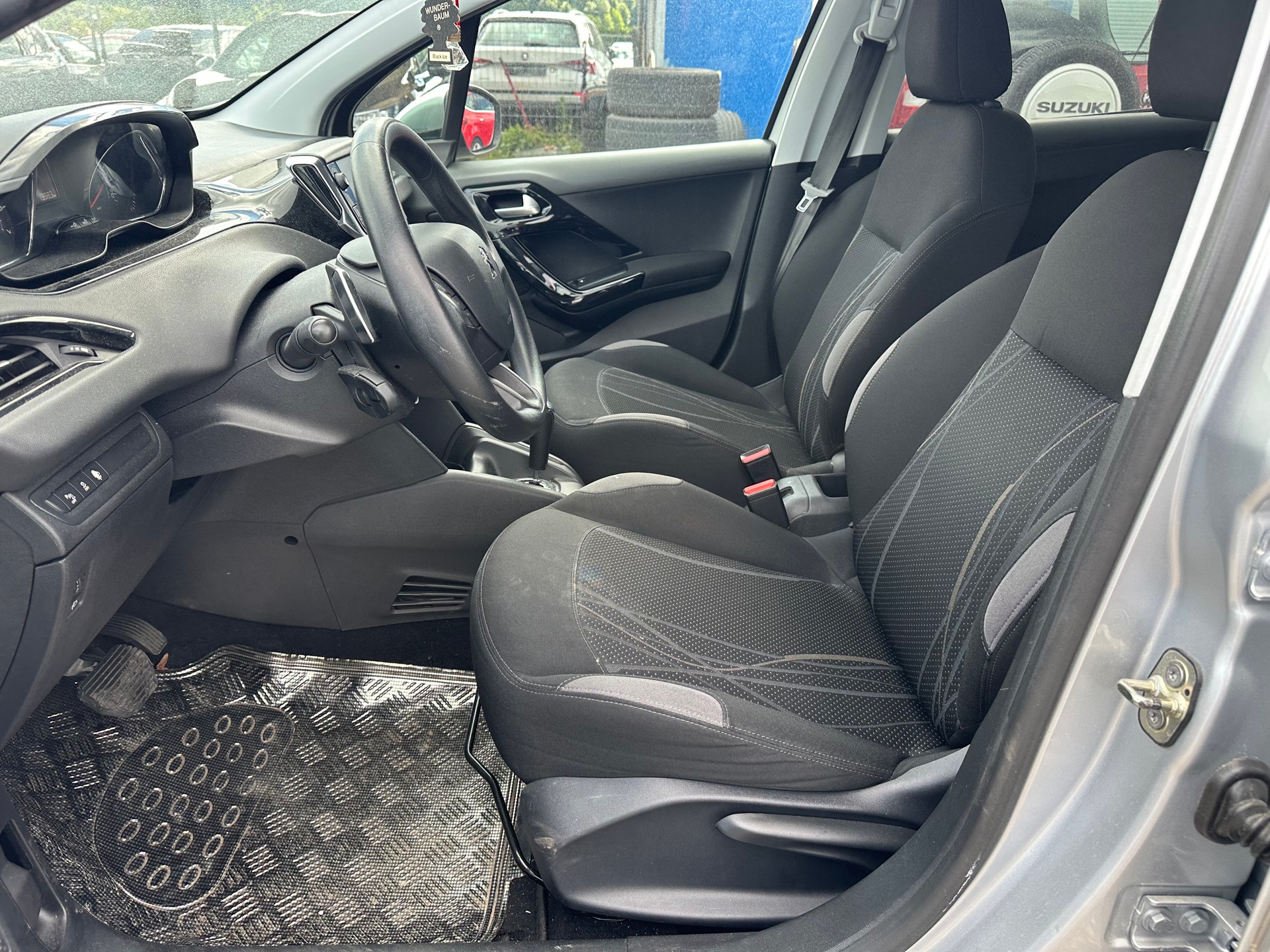 PEUGEOT 208 1.2 e-VTI Active EGS5-image-8