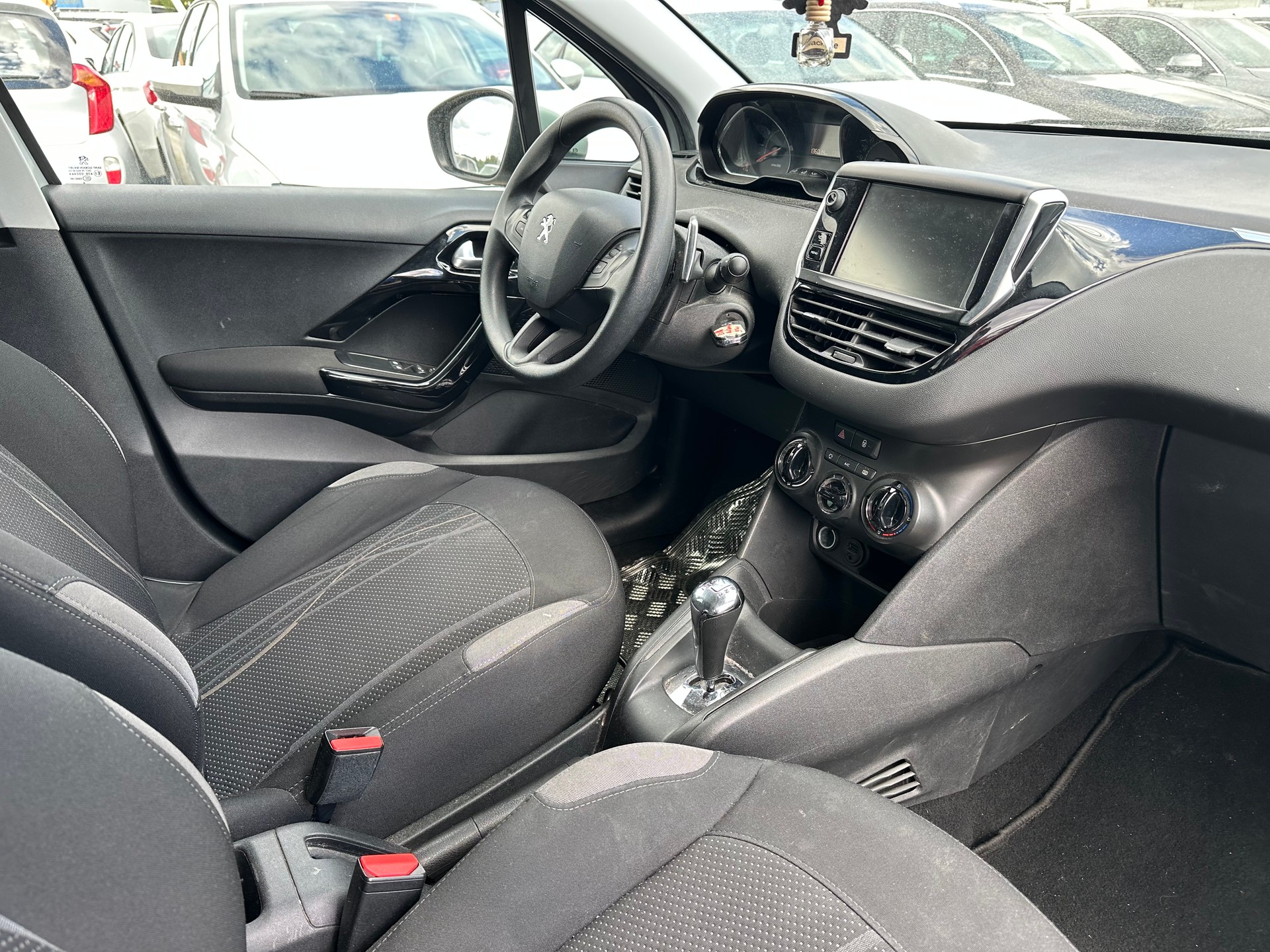 PEUGEOT 208 1.2 e-VTI Active EGS5-image-9
