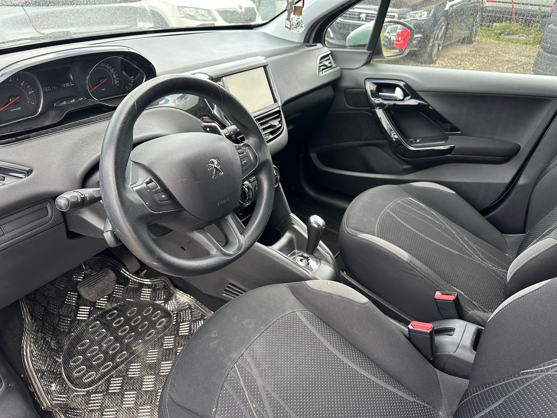 PEUGEOT 208 1.2 e-VTI Active EGS5-image-13