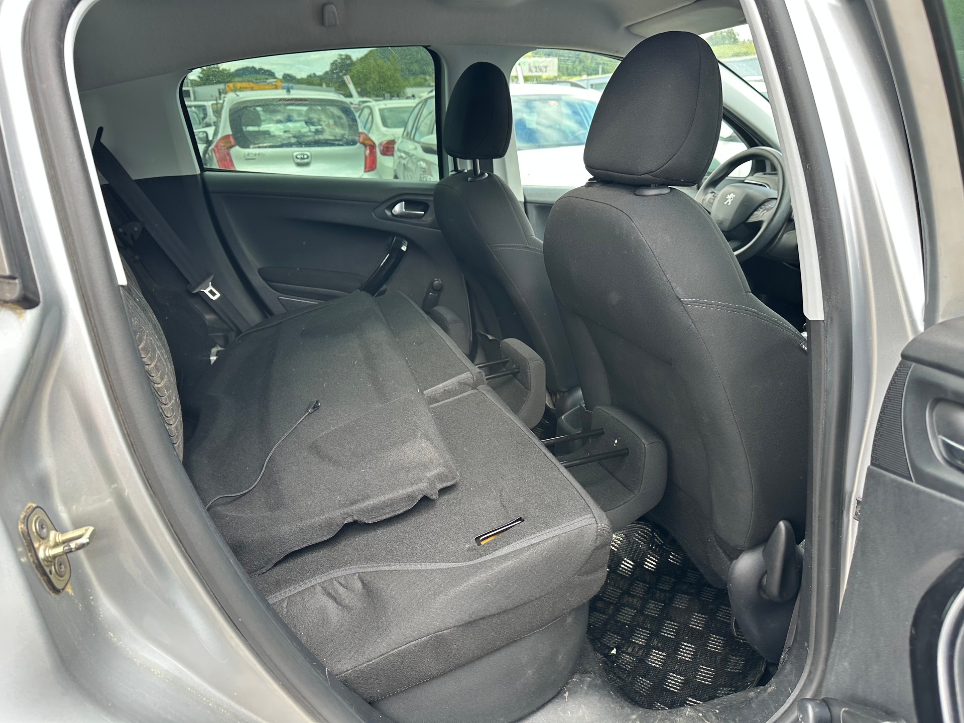 PEUGEOT 208 1.2 e-VTI Active EGS5-image-10
