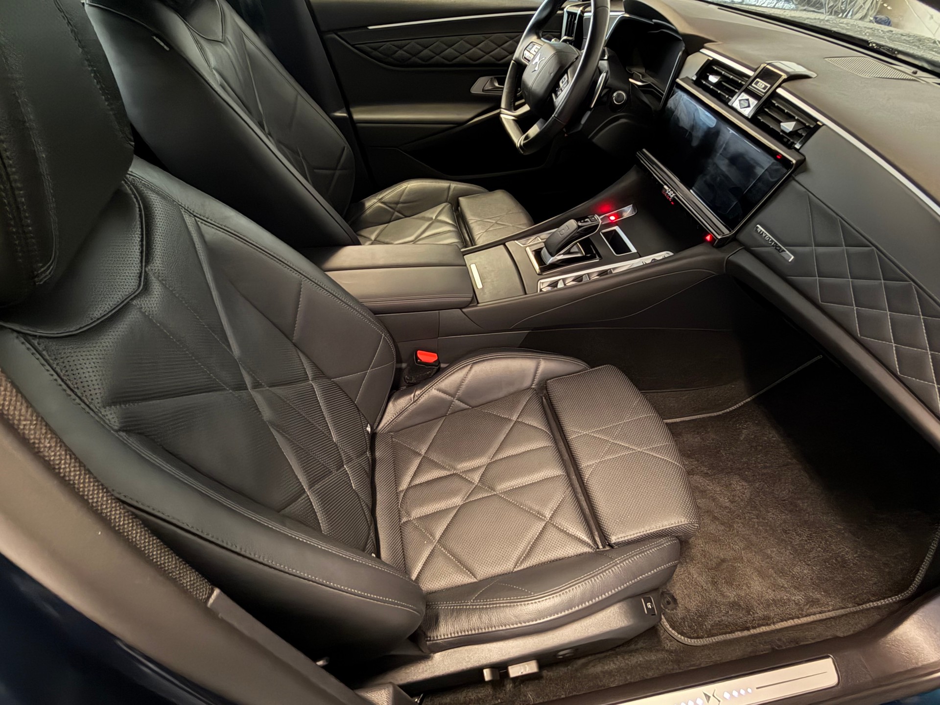 DS AUTOMOBILES DS 9 1.6 E-TENSE 225 Performance Line + e-EAT8-image-12