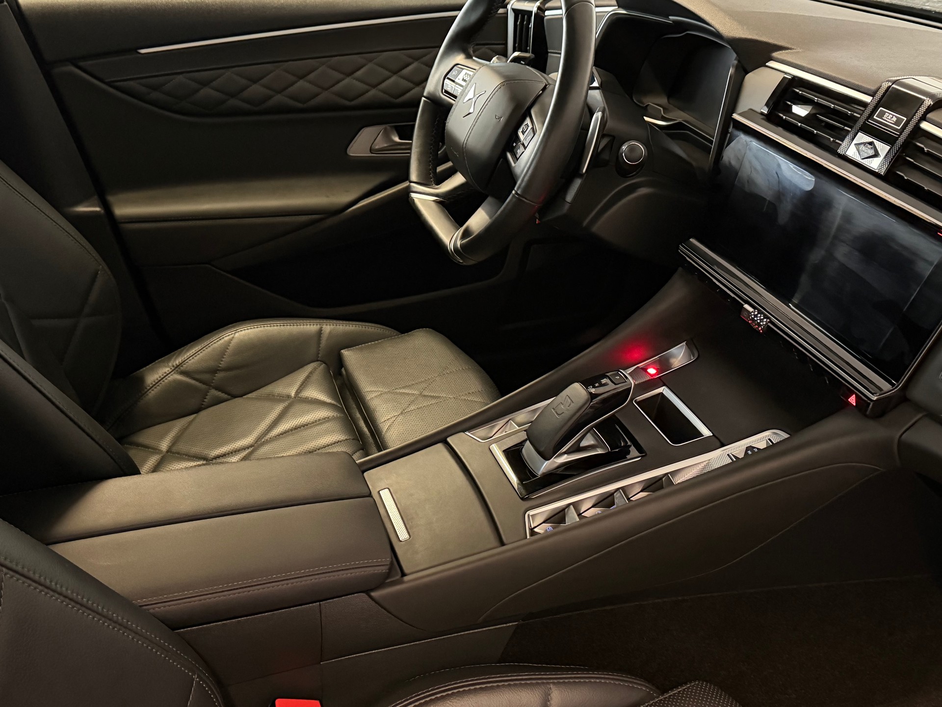 DS AUTOMOBILES DS 9 1.6 E-TENSE 225 Performance Line + e-EAT8-image-11
