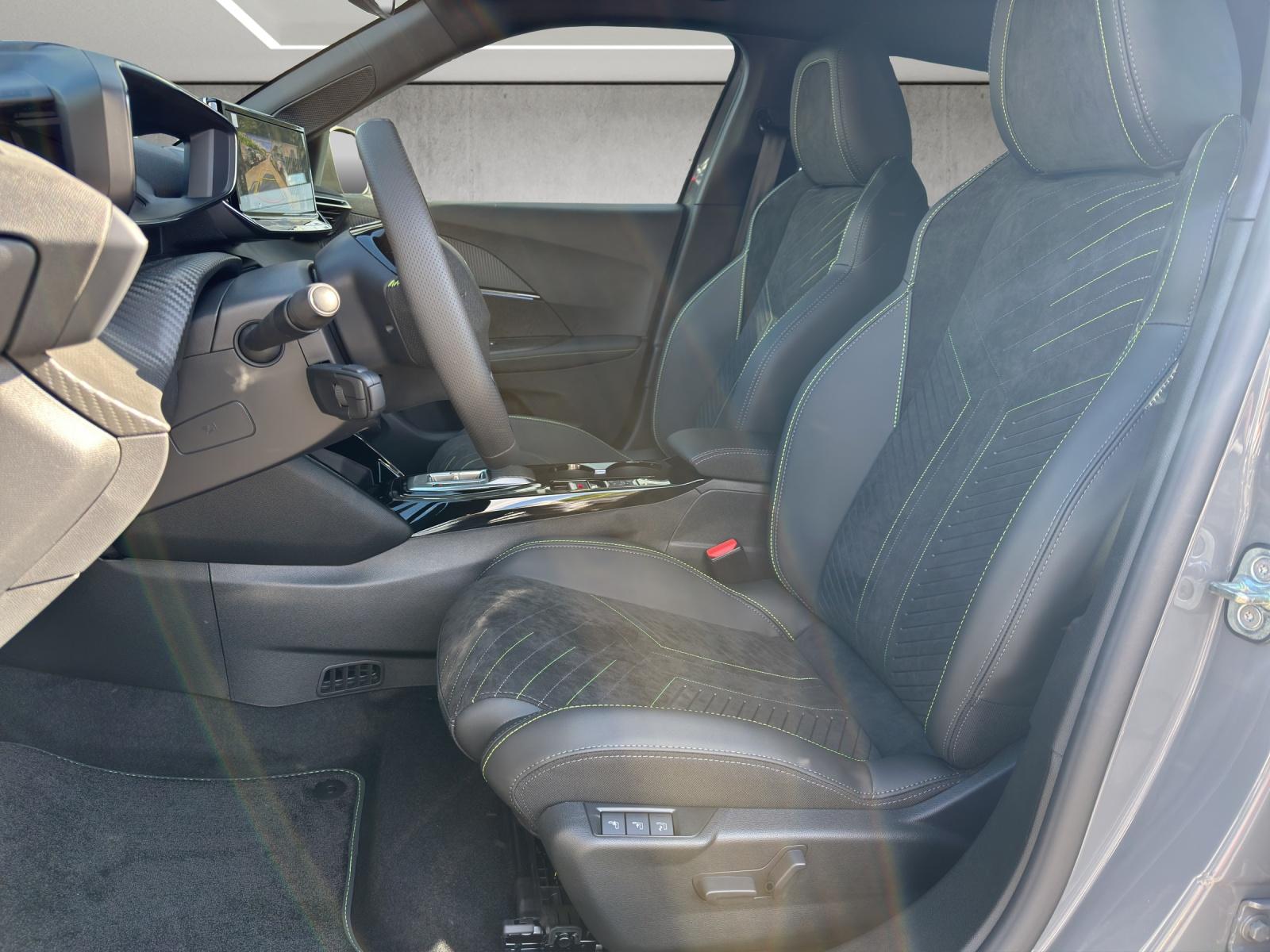 PEUGEOT 2008 1.2 Hybrid 145 GT-image-16
