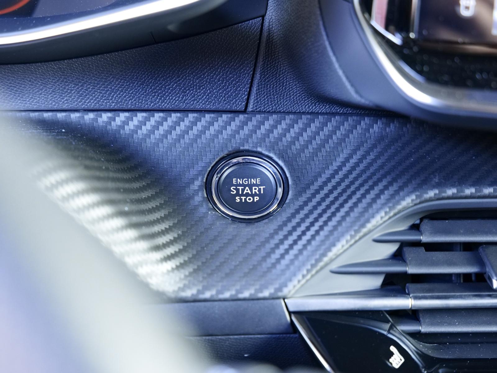 PEUGEOT 2008 1.2 Hybrid 145 GT-image-14