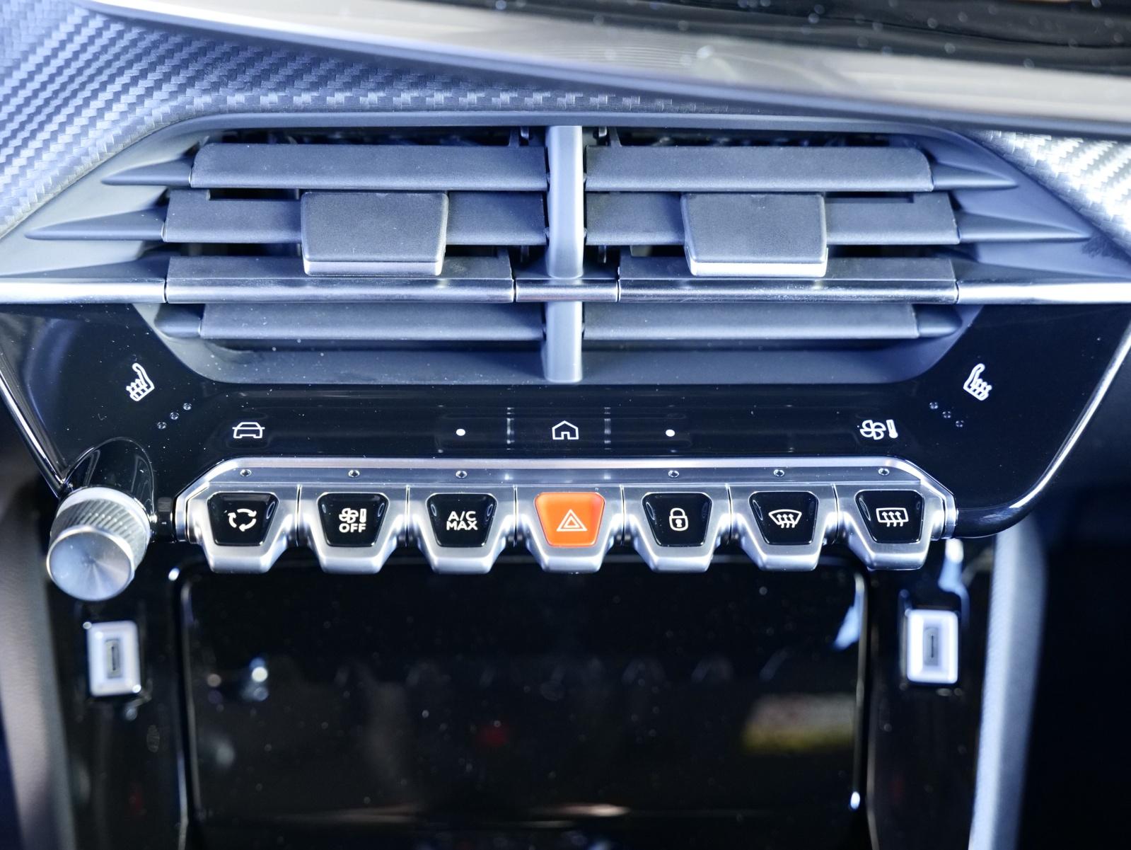 PEUGEOT 2008 1.2 Hybrid 145 GT-image-15