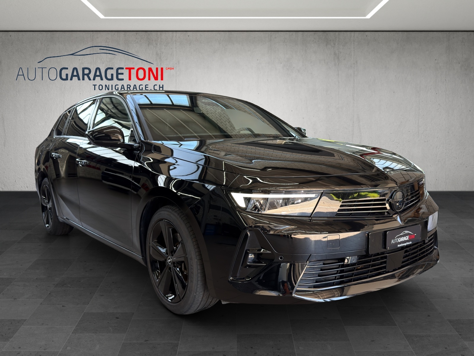 OPEL Astra Sports Tourer 1.2i Turbo GS A-showroom-element-1