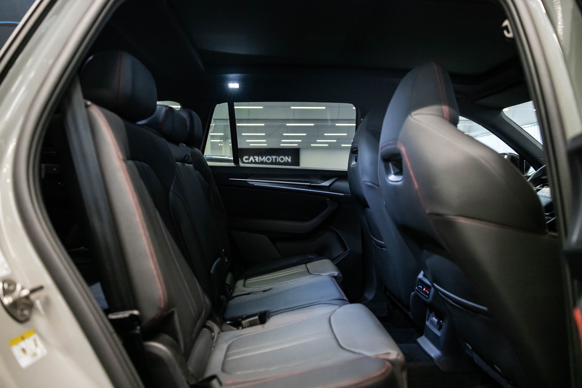 SKODA Kodiaq 2.0 TSI RS / 7Plätzer / Panorama / Canton-image-14