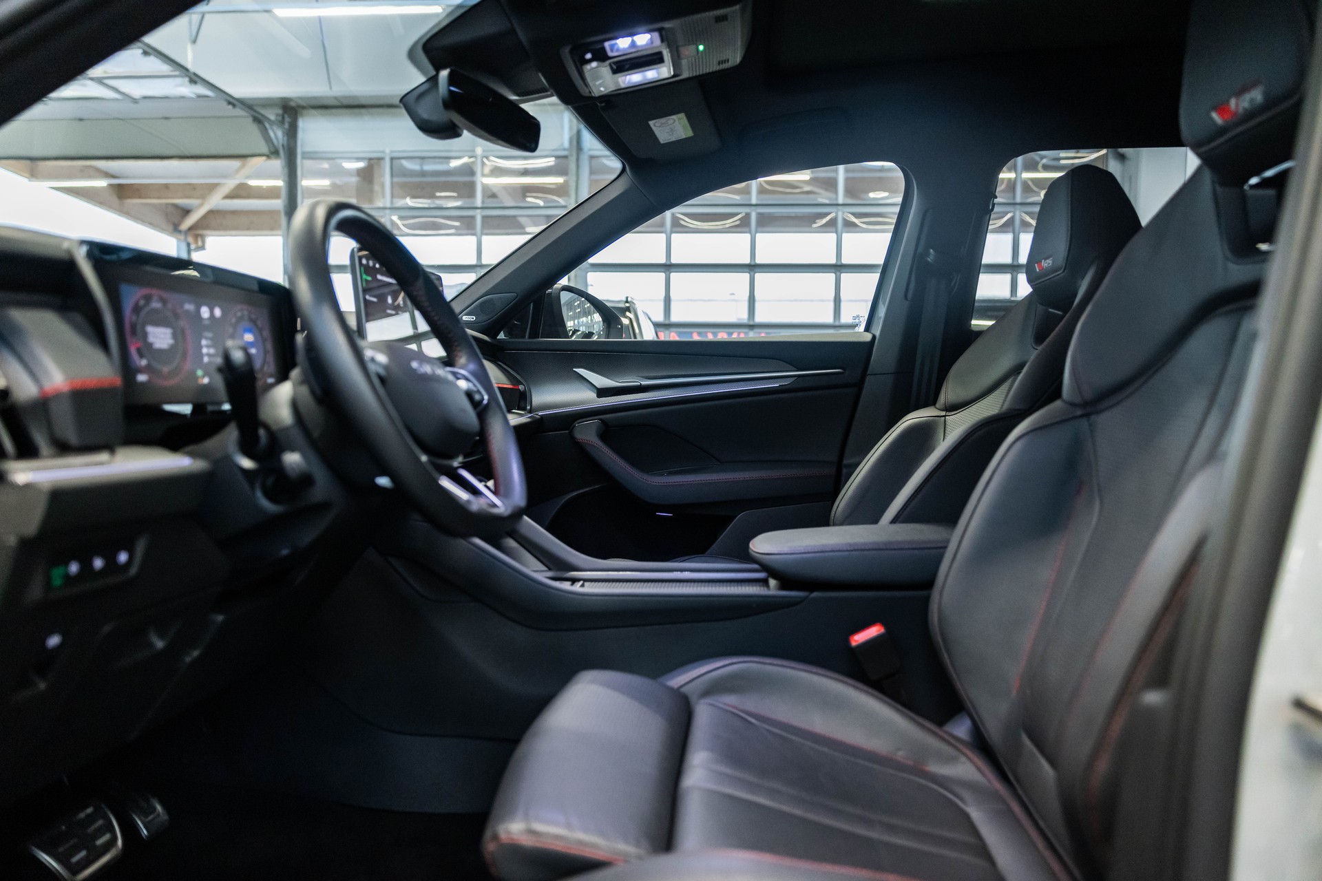 SKODA Kodiaq 2.0 TSI RS / 7Plätzer / Panorama / Canton-image-8