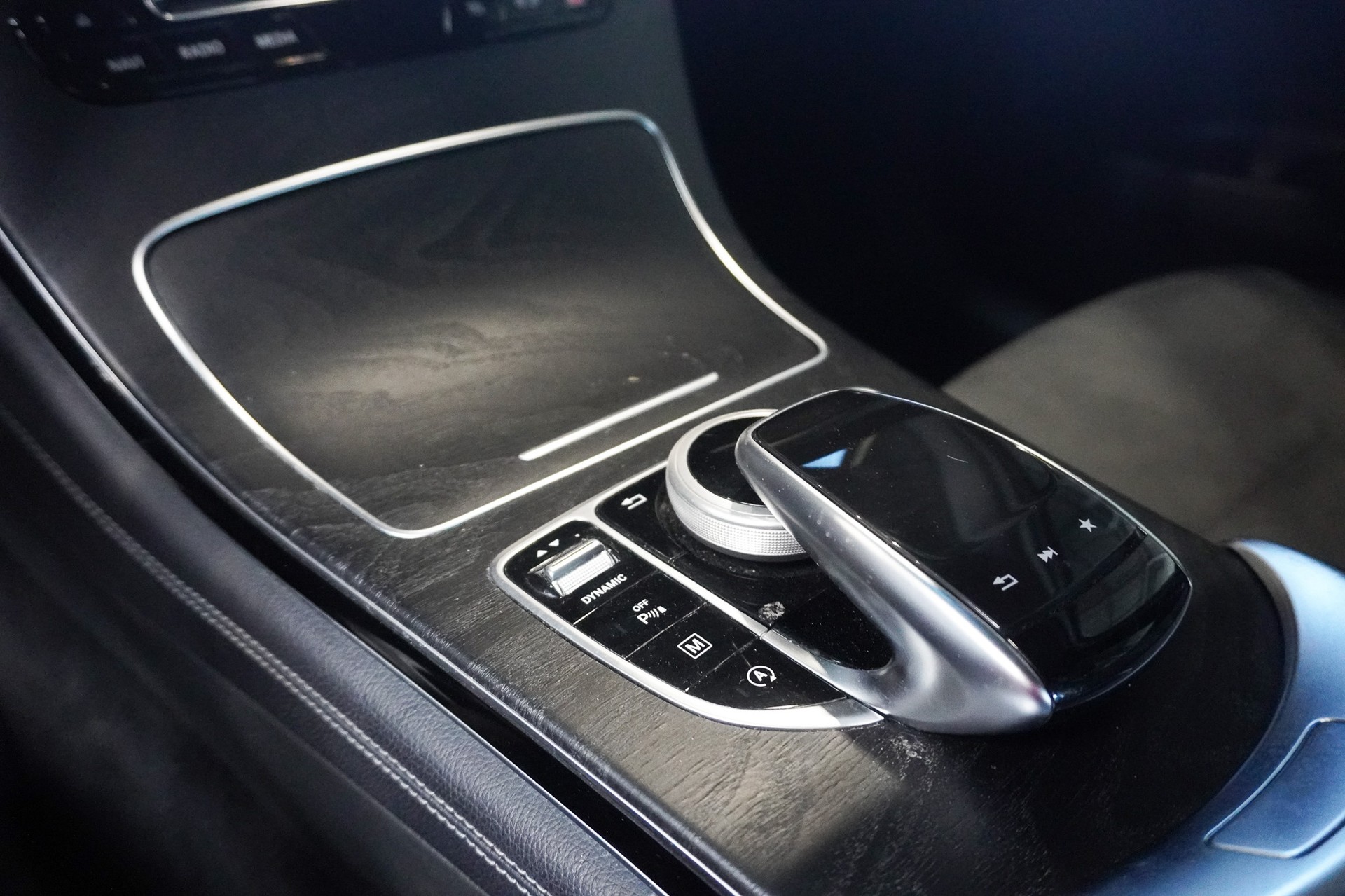 MERCEDES-BENZ GLC 250 d AMG Line 4Matic 9G-Tronic-image-12