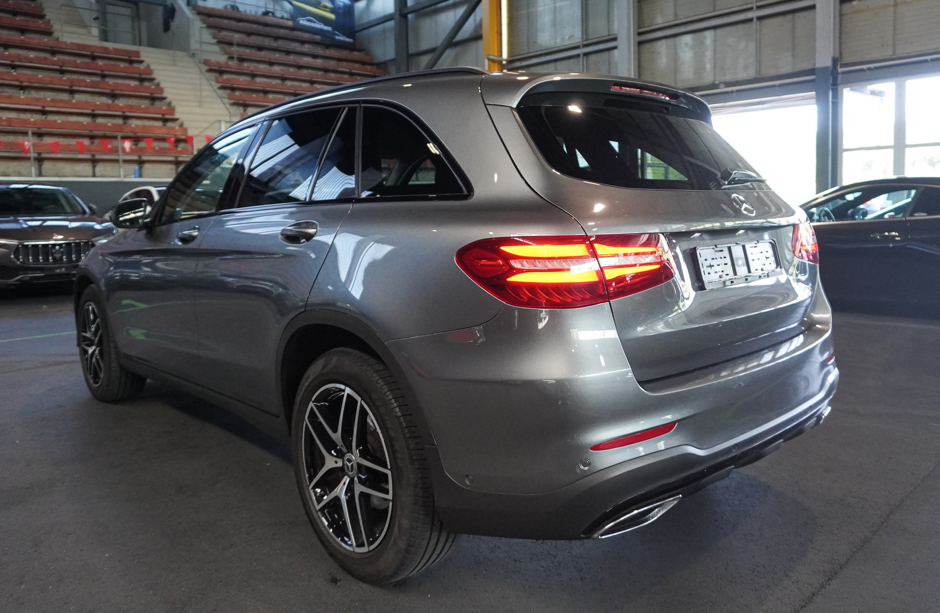MERCEDES-BENZ GLC 250 d AMG Line 4Matic 9G-Tronic-showroom-element-3