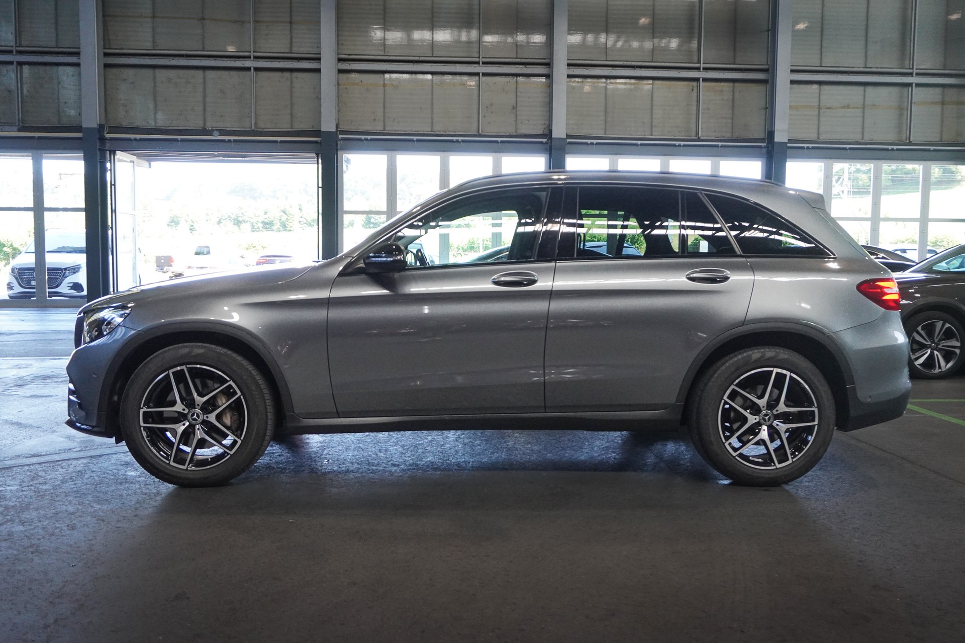 MERCEDES-BENZ GLC 250 d AMG Line 4Matic 9G-Tronic-showroom-element-2