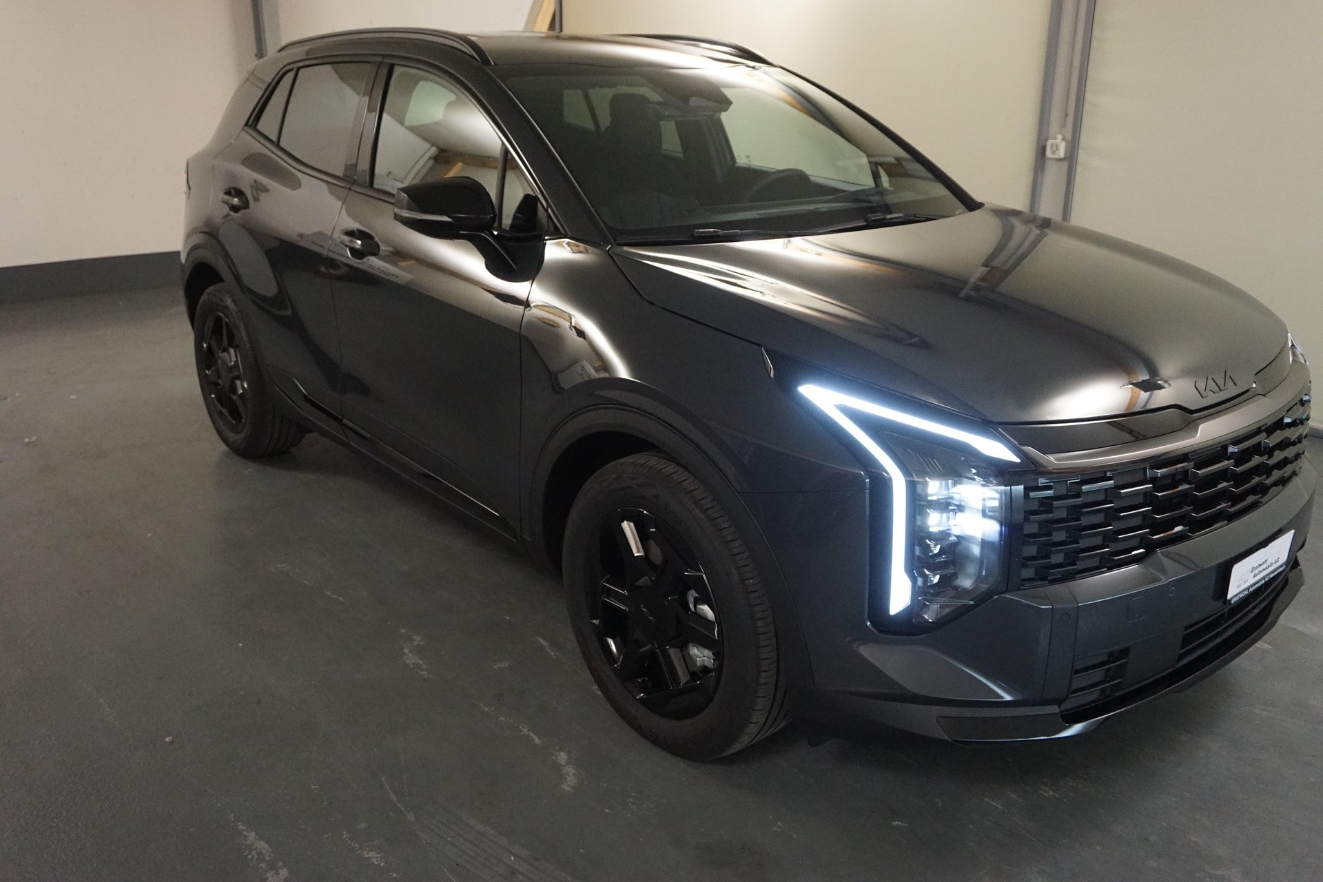 KIA Sportage 1.6 T-GDi Hybrid Black Edition-image-2