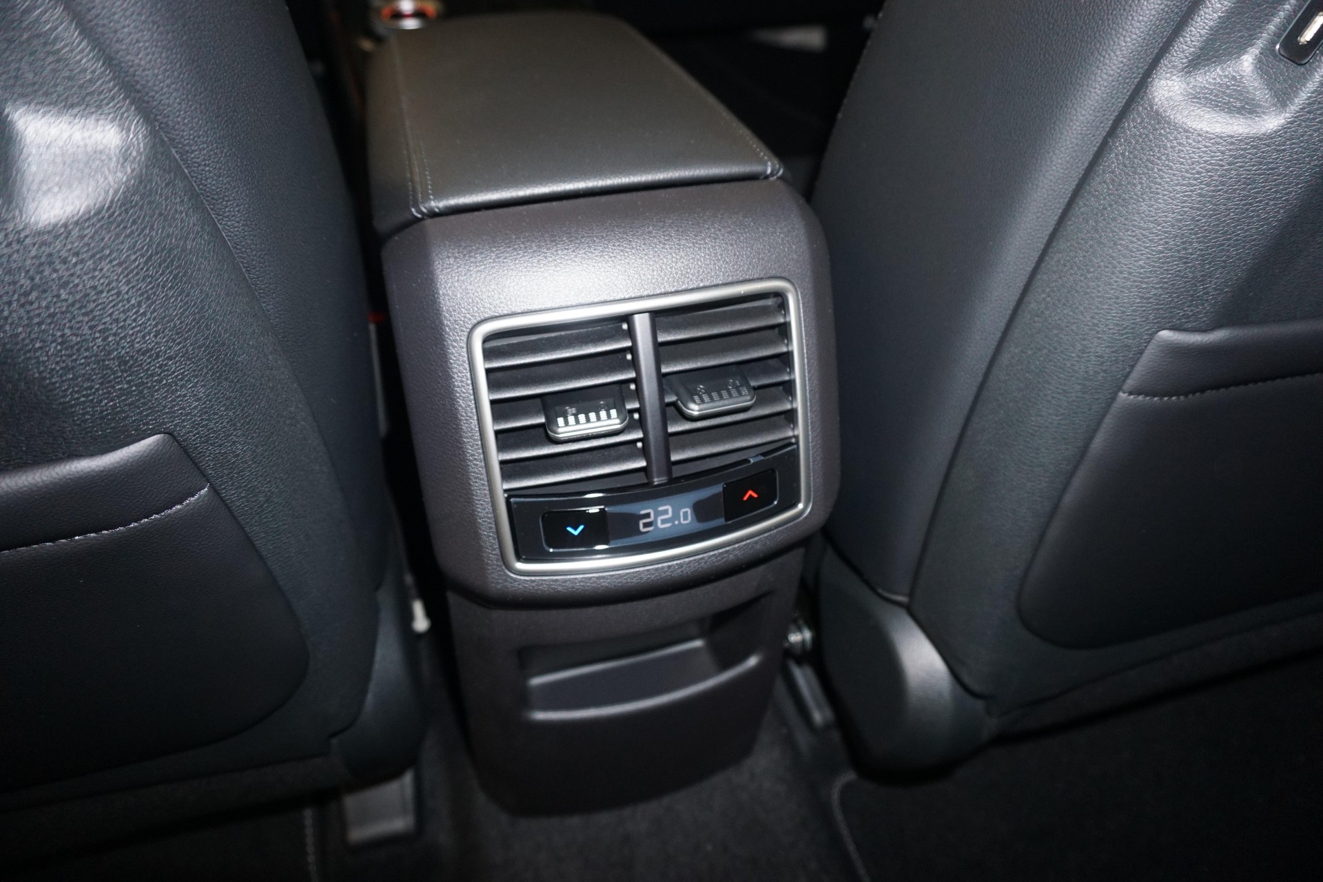 KIA Sportage 1.6 T-GDi Hybrid Black Edition-image-10