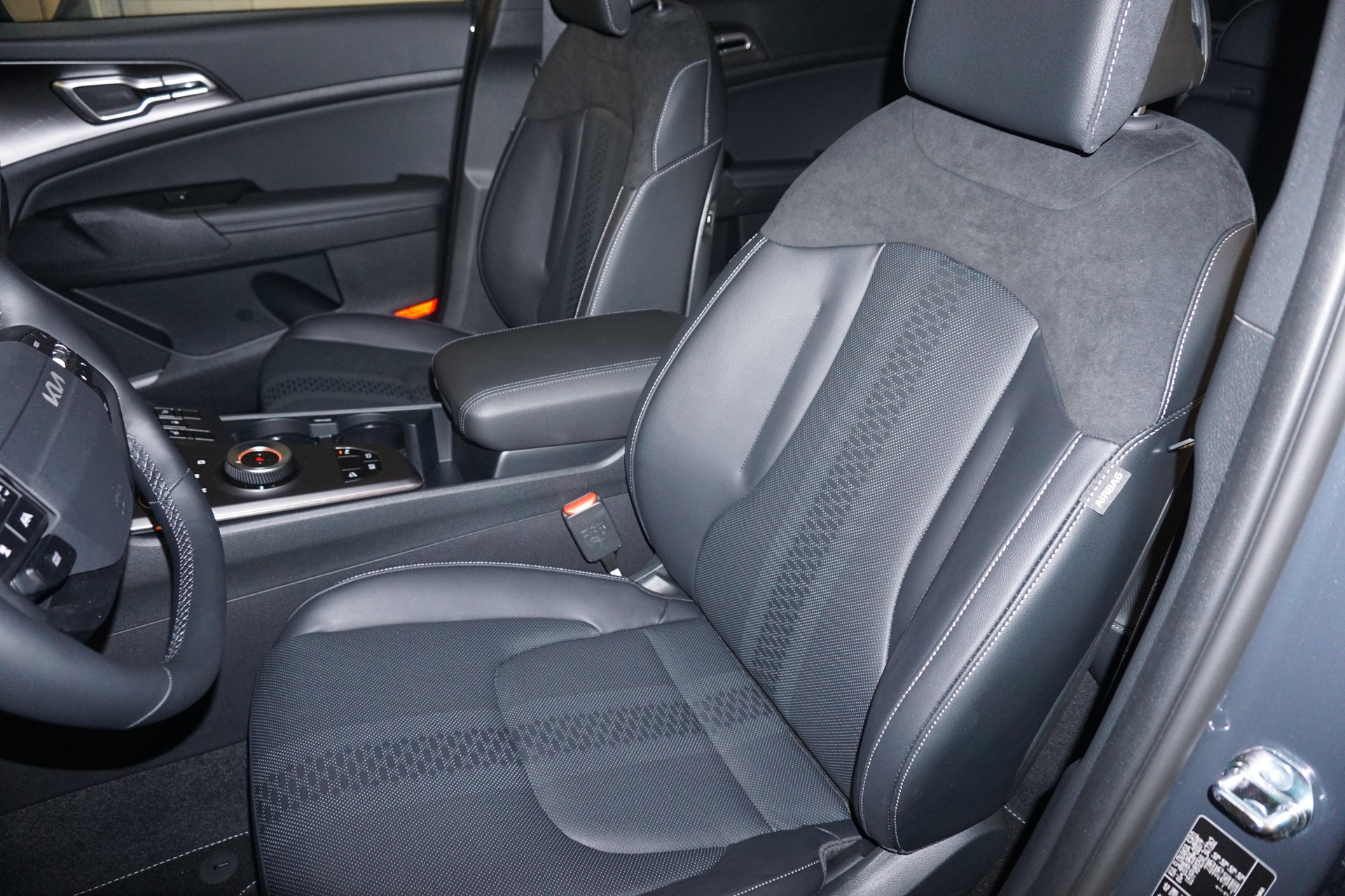 KIA Sportage 1.6 T-GDi Hybrid Black Edition-image-8