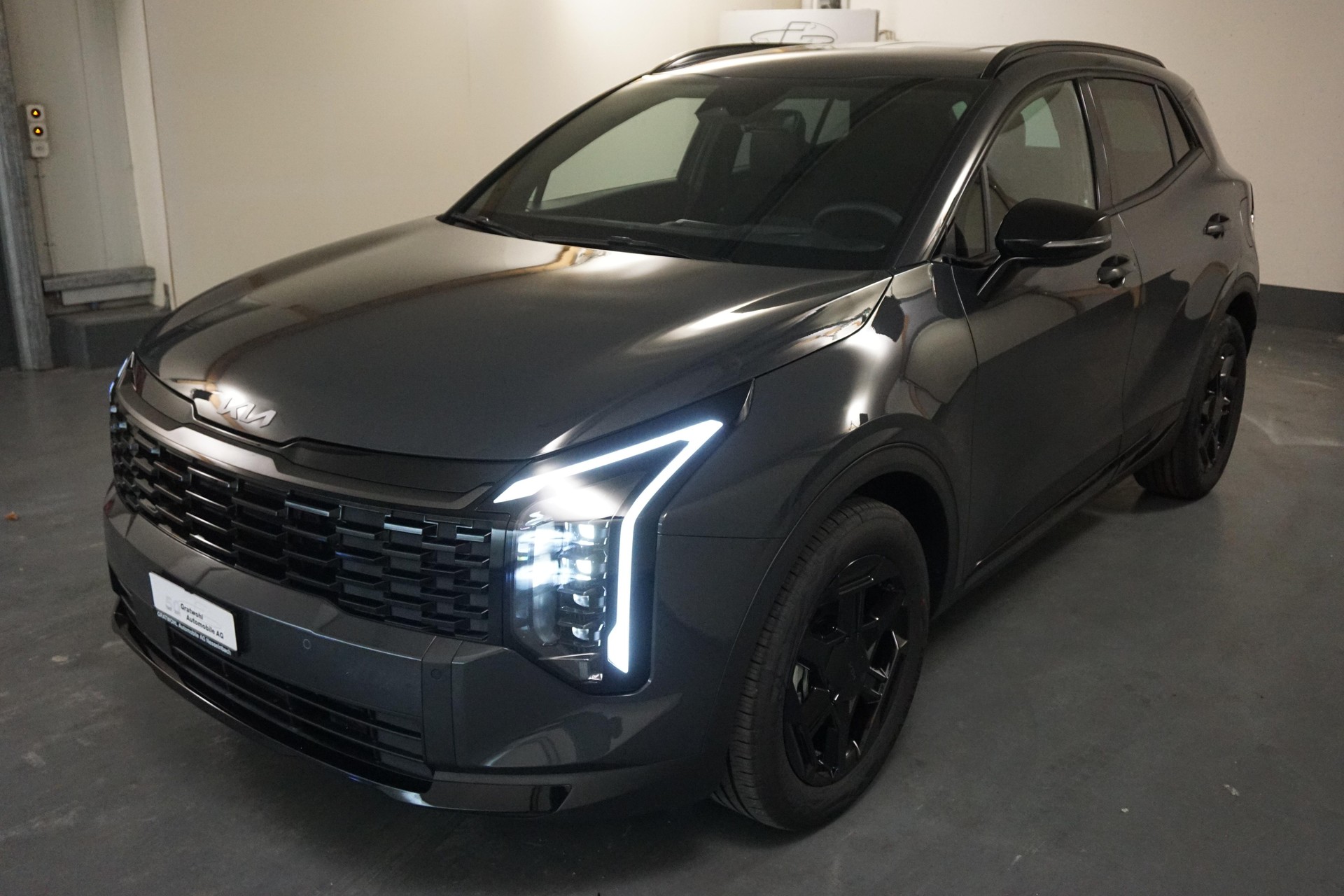 KIA Sportage 1.6 T-GDi Hybrid Black Edition-showroom-element-1