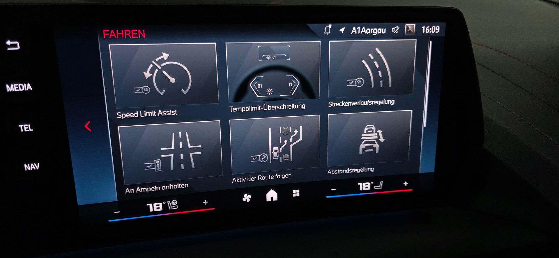 BMW M135 xDrive *HUD*ACC/LaneAssist*Ambiente*360°Kamera*Sitz-Lenkradheizung*Elektrische Sitze*-image-22